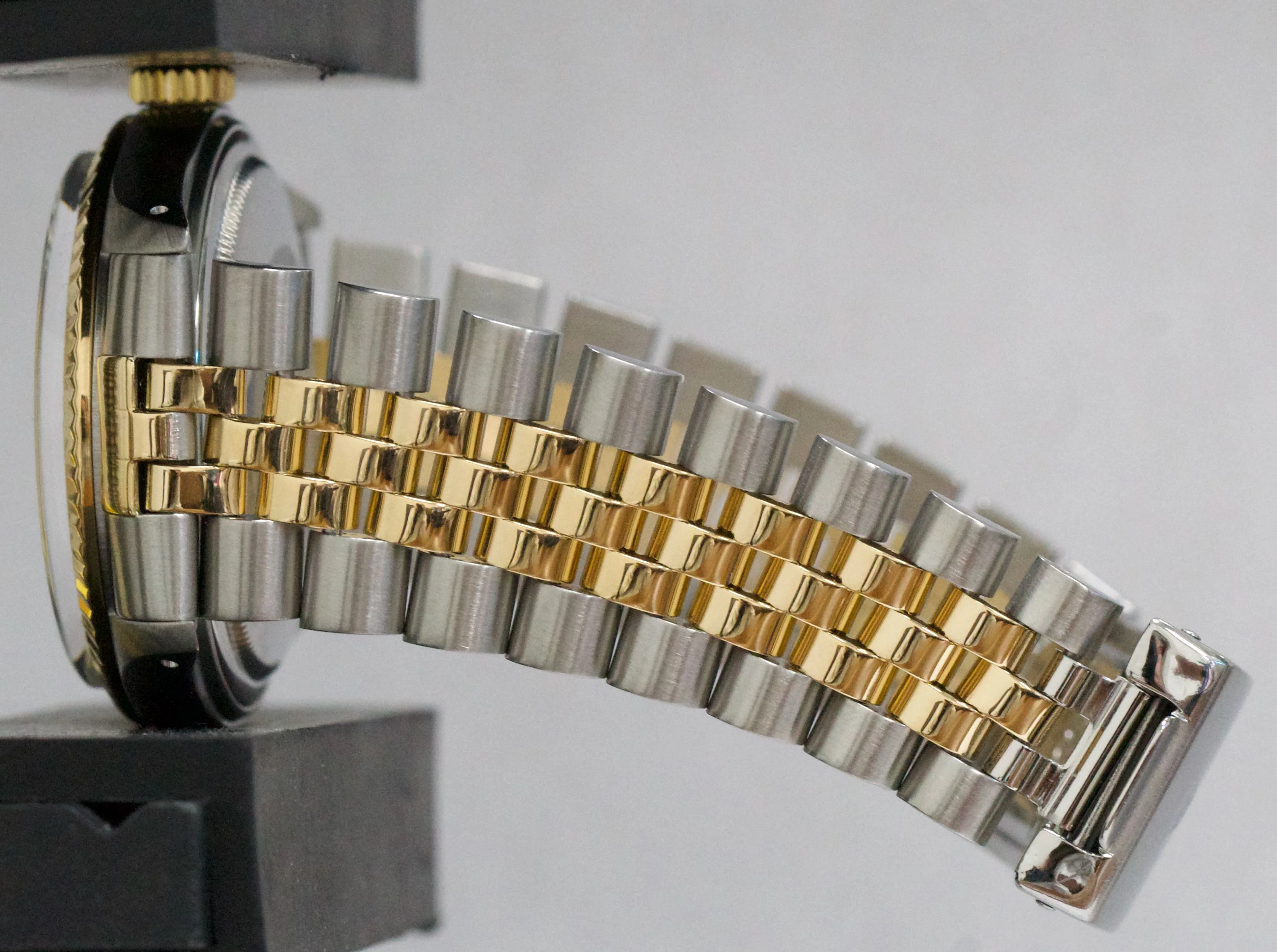 1984 Rolex DateJust 36mm WHITE ROMAN 18K Gold Steel JUBILEE Two-Tone 16013 Watch - Image 10