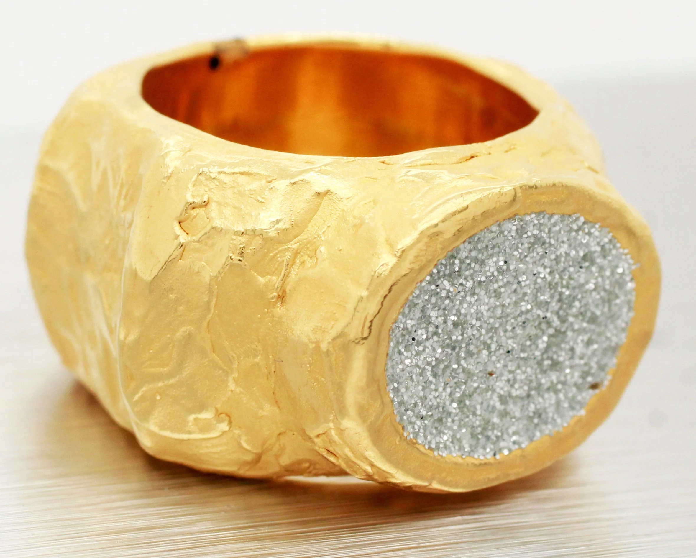 Vintage 18k Yellow Gold Hammered Band Ring - Brushed & Stardust Finish - Image 2