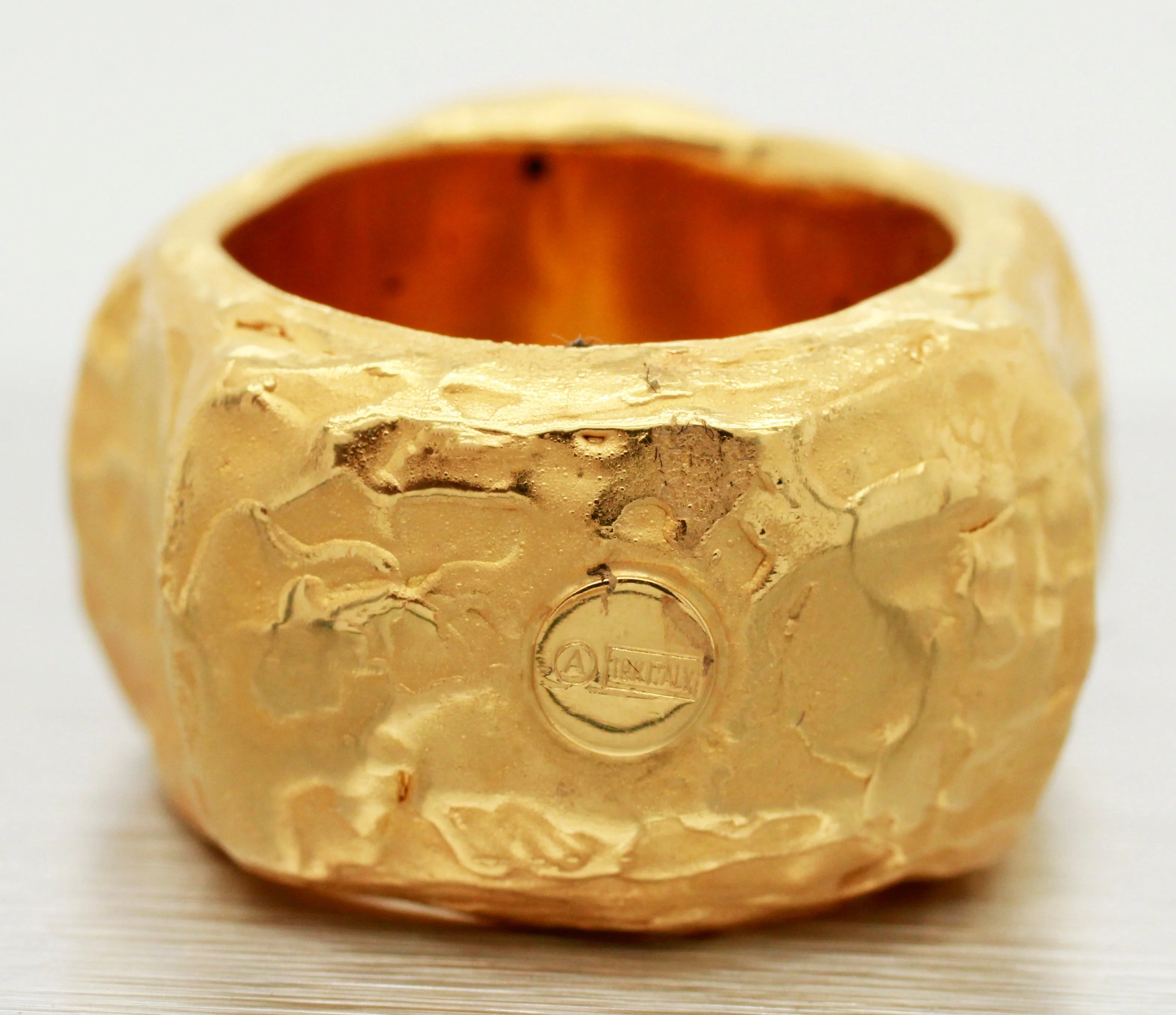 Vintage 18k Yellow Gold Hammered Band Ring - Brushed & Stardust Finish - Image 5