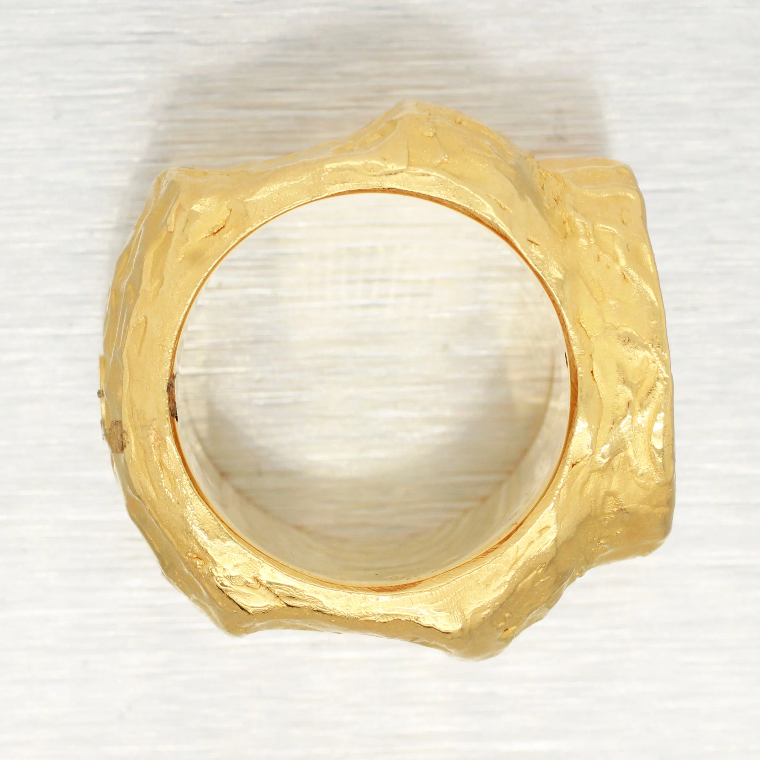 Vintage 18k Yellow Gold Hammered Band Ring - Brushed & Stardust Finish - Image 7