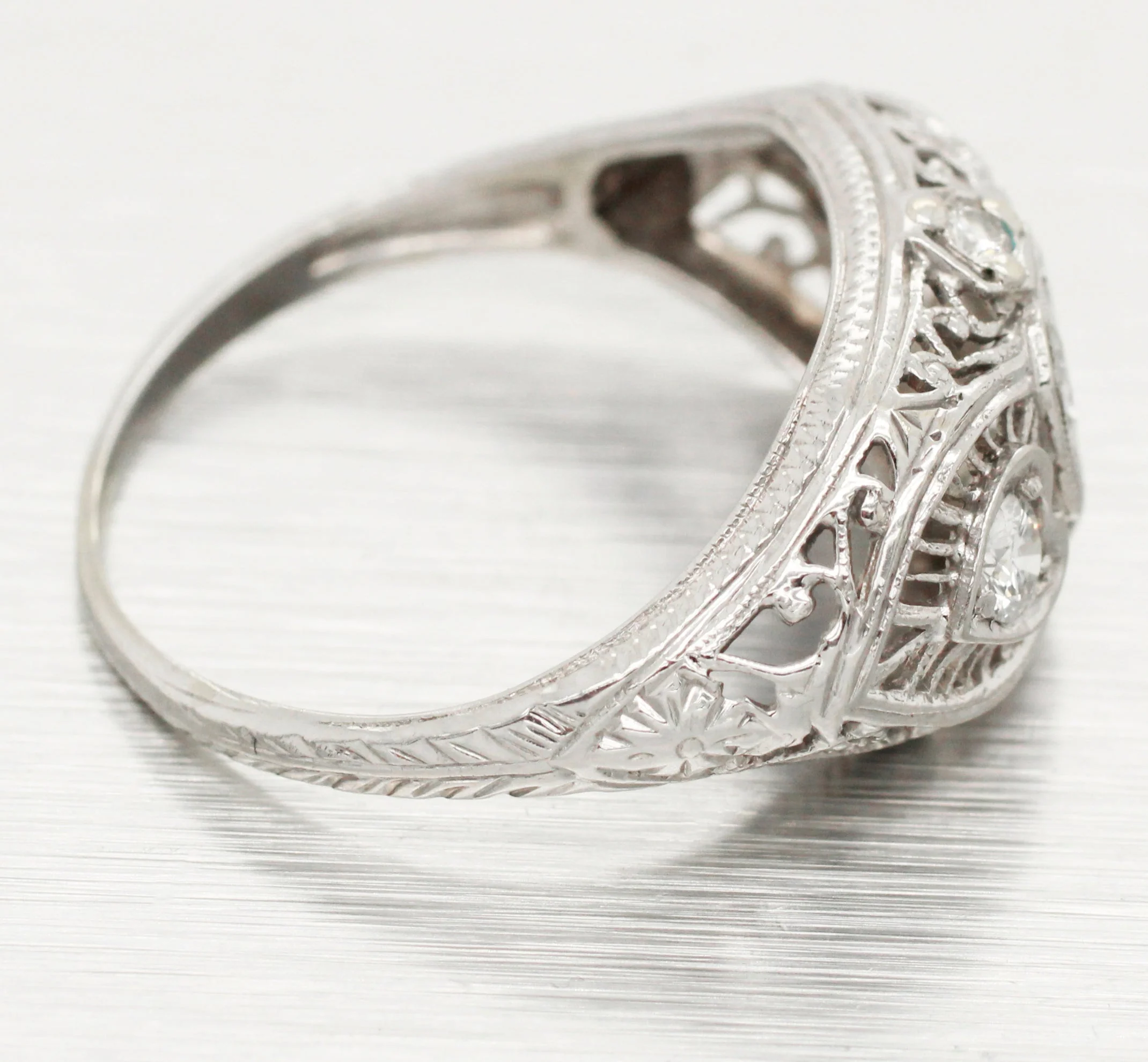 Antique Art Deco 0.40ctw Diamond Three Stone Band Ring - 18k White Gold - Image 4