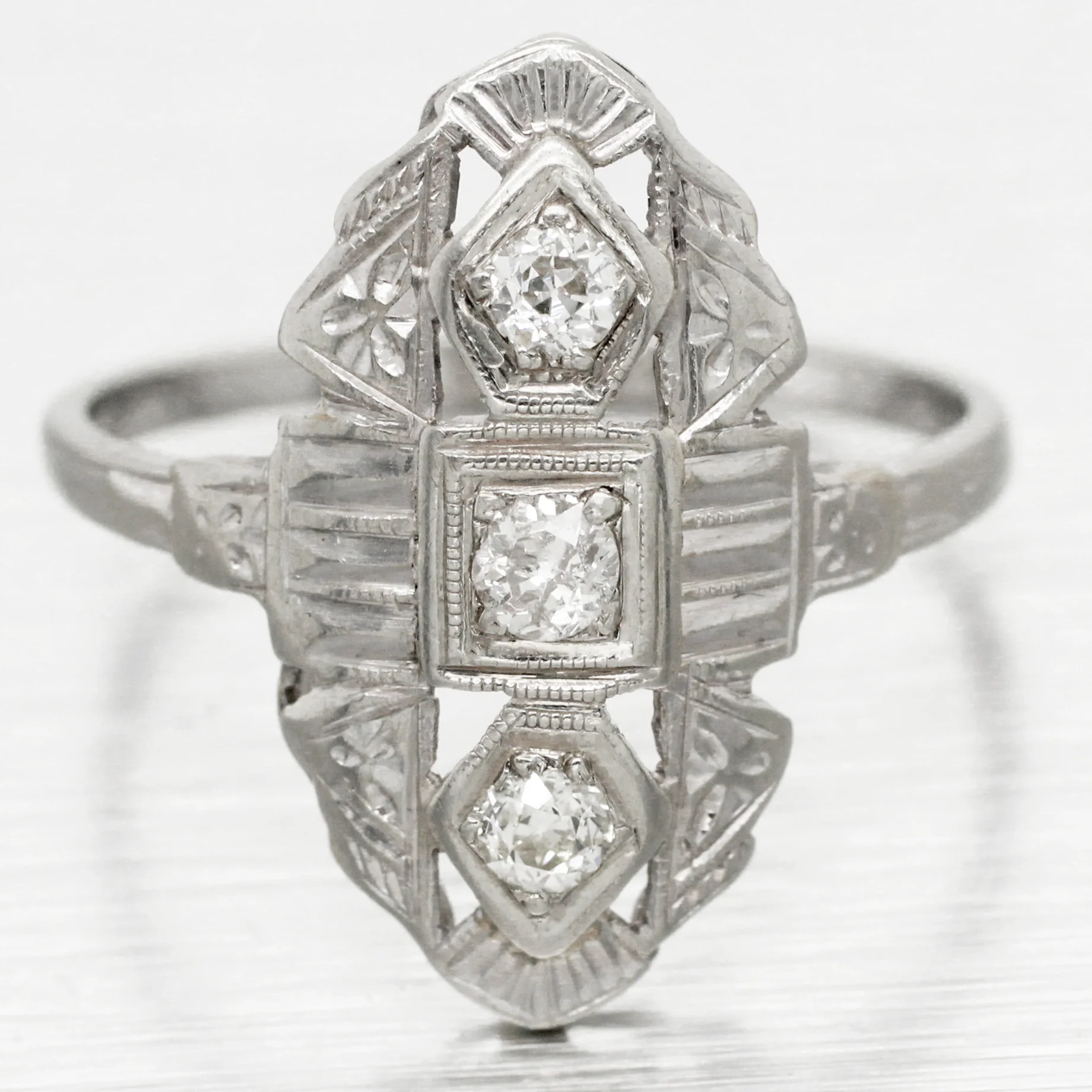 Antique Art Deco 0.20ctw Diamond Filigree Cocktail Ring - 18k White Gold
