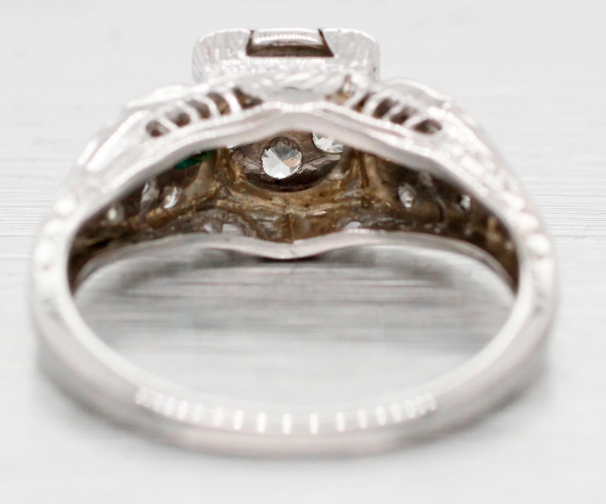 Antique Art Deco 0.25ctw Diamond & Emerald Nature Band Ring - 14k White Gold - Image 4