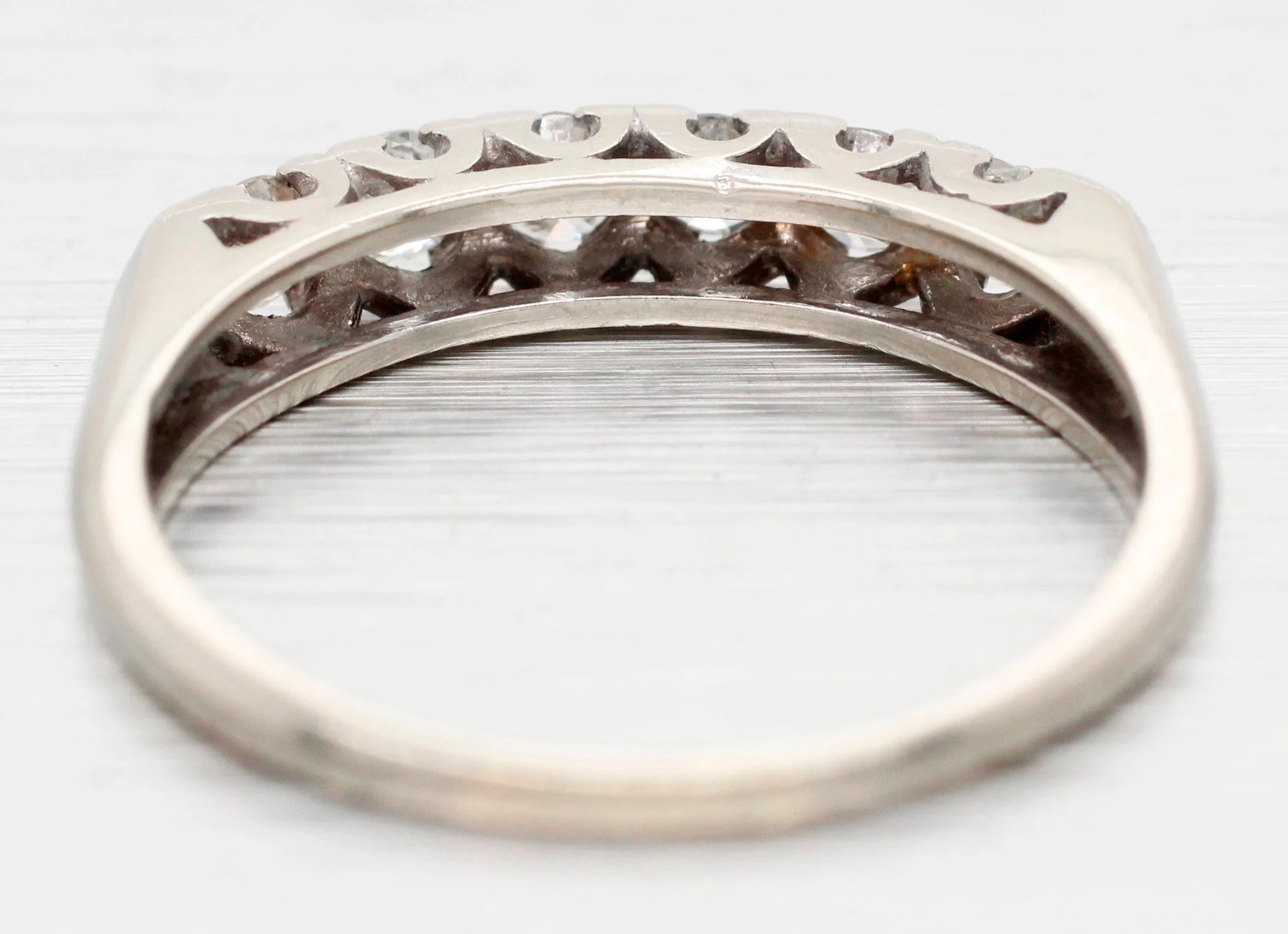 Antique Art Deco 0.60ctw Single-Row Diamond Wedding Band Ring - 14k White Gold - Image 5