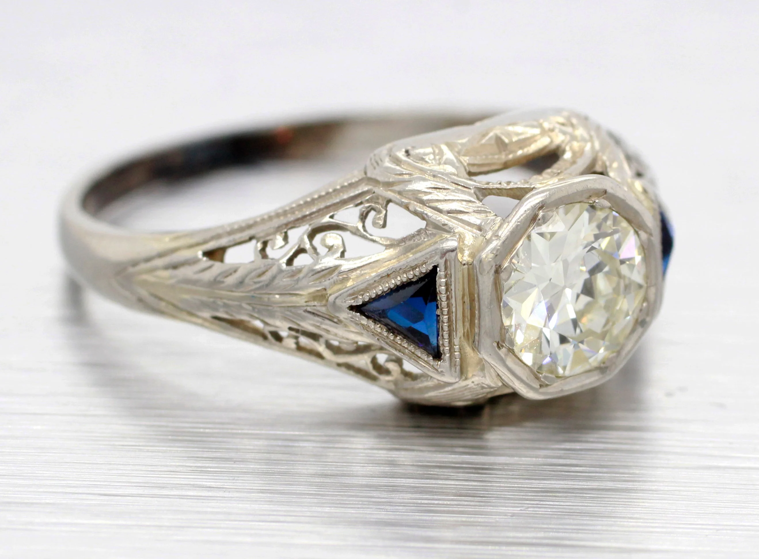 Art Deco 0.90ct Diamond & Sapphire Filigree Ring - 22k White Gold | Size 6.75 - Image 4