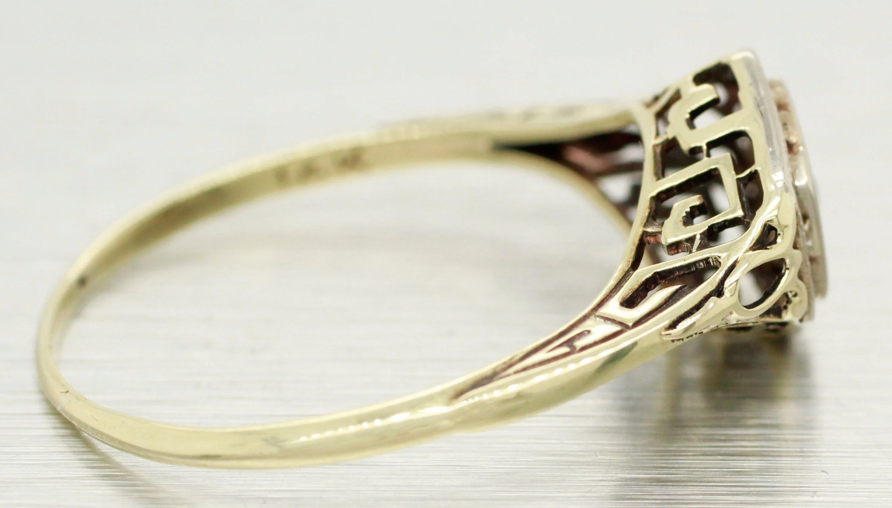 Antique Art Deco 0.05ct Diamond Hexagonal Filigree Band Ring - 14k Yellow Gold - Image 3