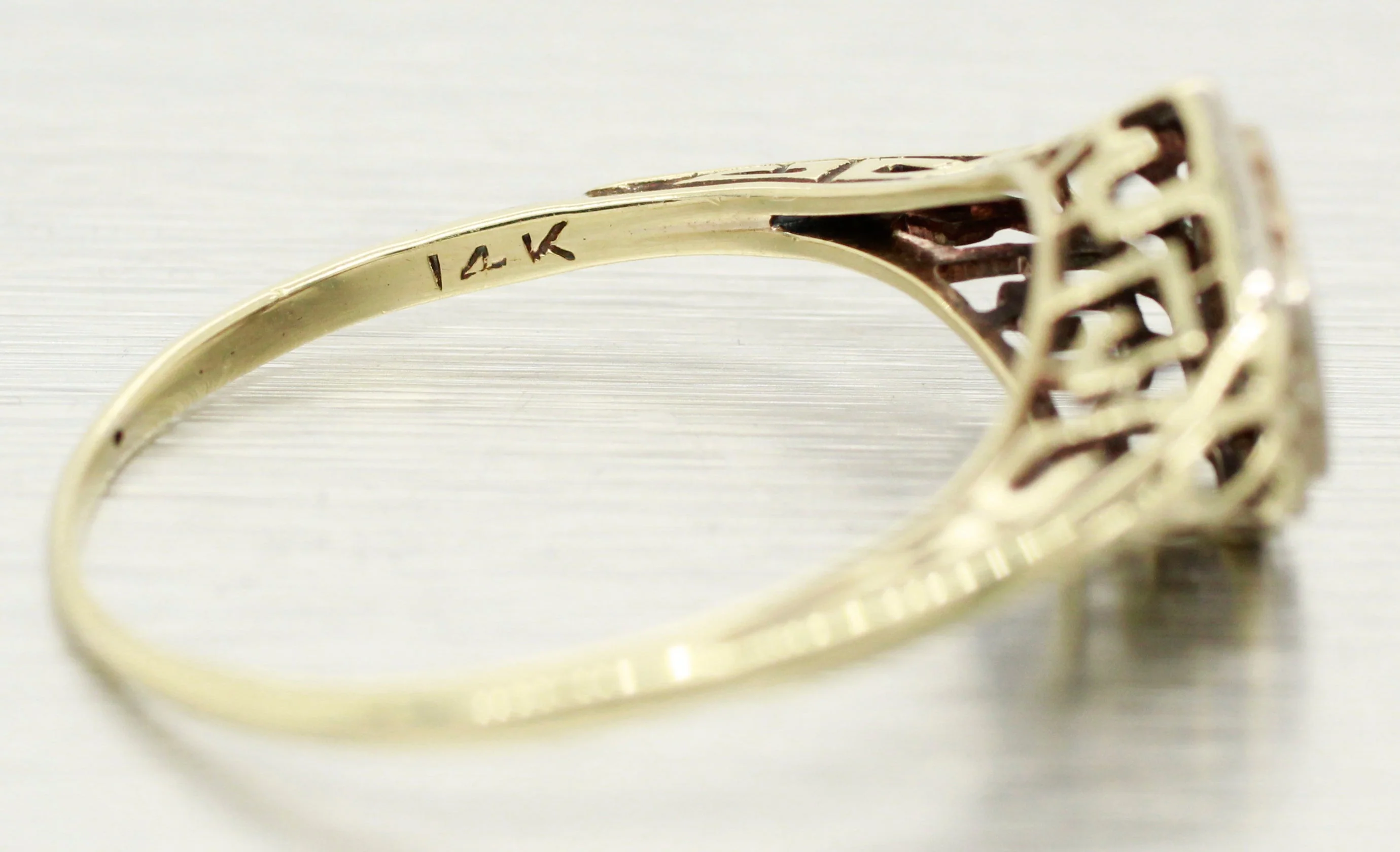 Antique Art Deco 0.05ct Diamond Hexagonal Filigree Band Ring - 14k Yellow Gold - Image 4