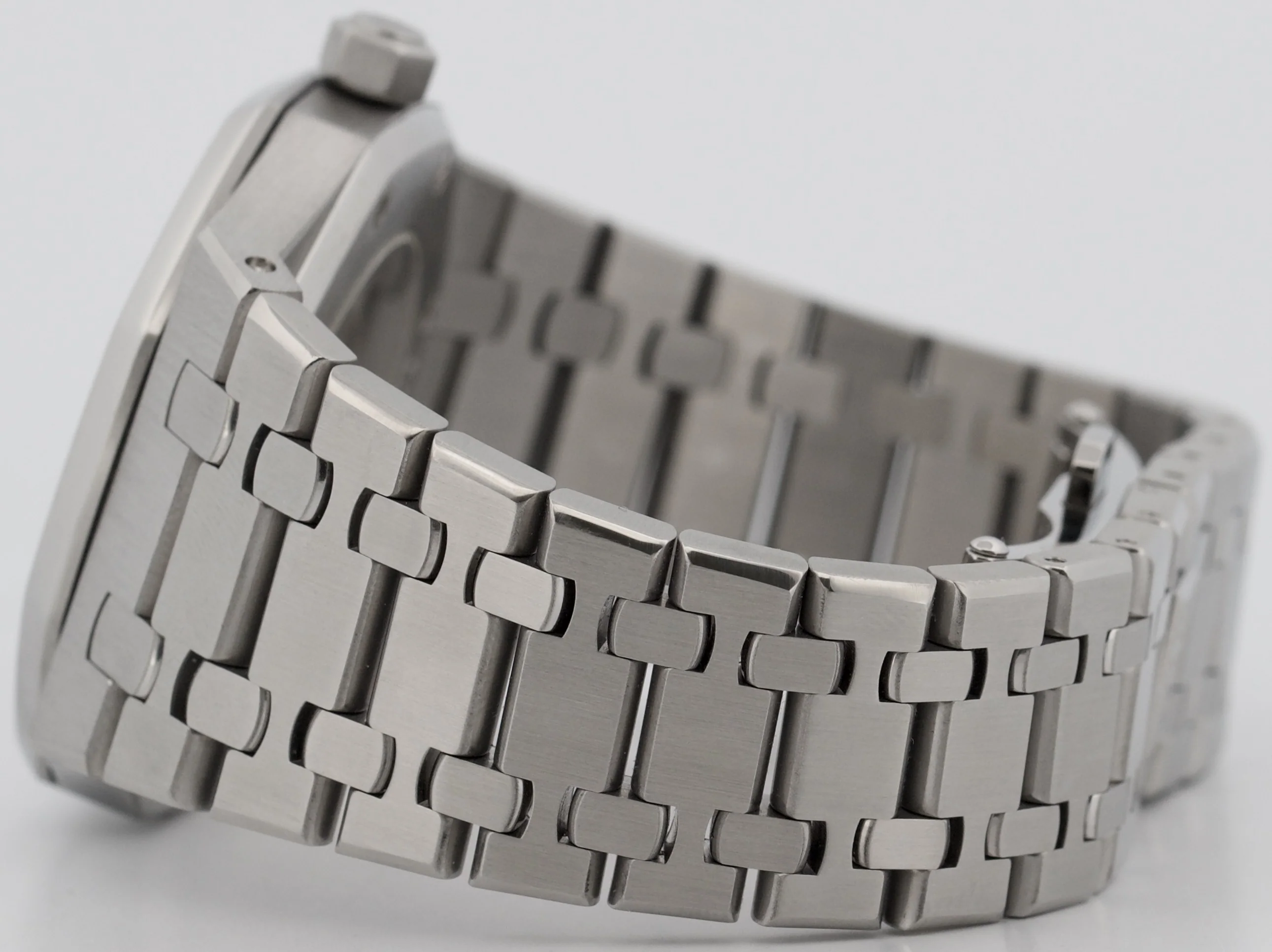 Audemars Piguet Royal Oak BLACK 39mm Stainless 15300ST.OO.1220ST.03 Watch BOX - Image 7