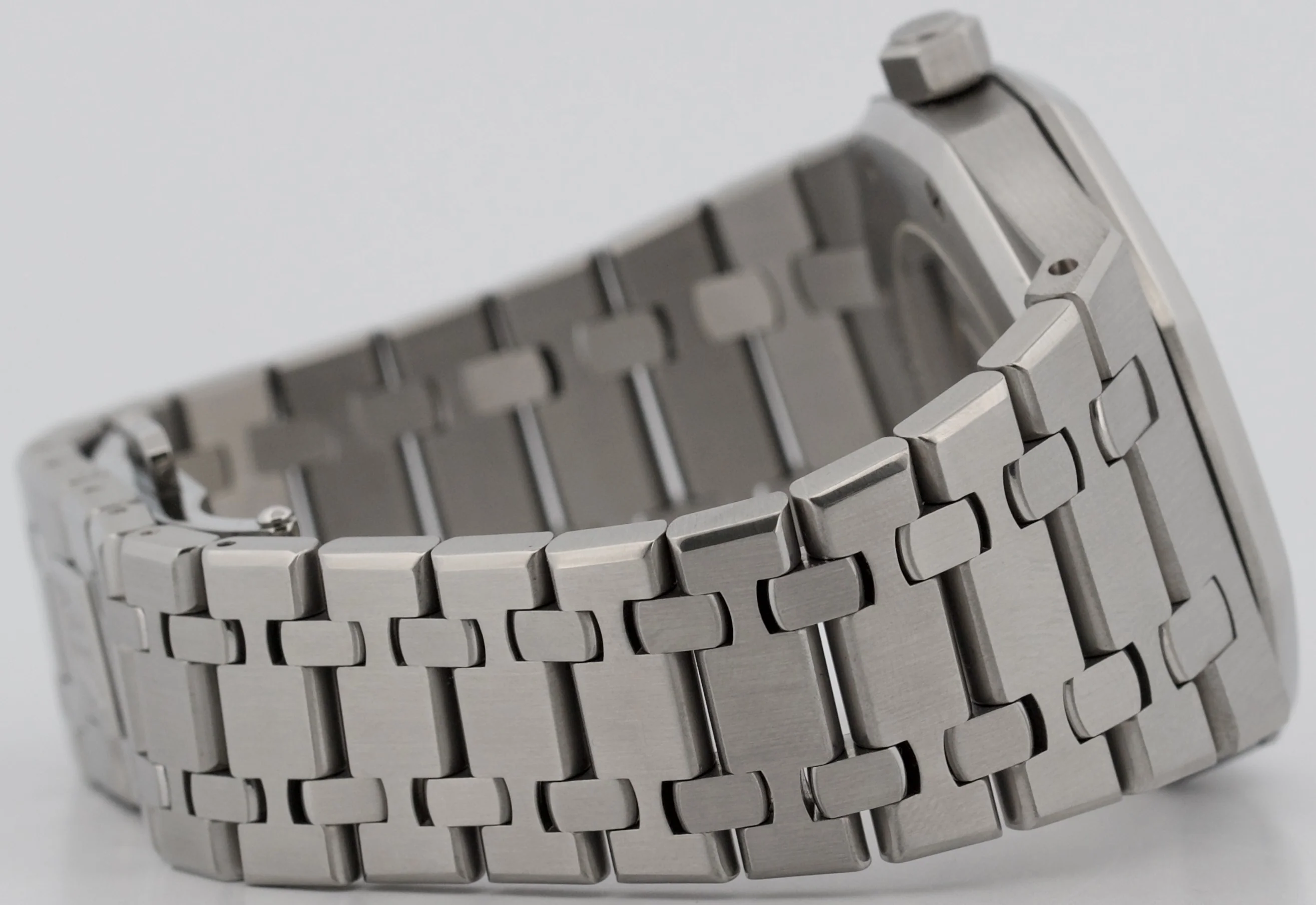 Audemars Piguet Royal Oak BLACK 39mm Stainless 15300ST.OO.1220ST.03 Watch BOX - Image 8