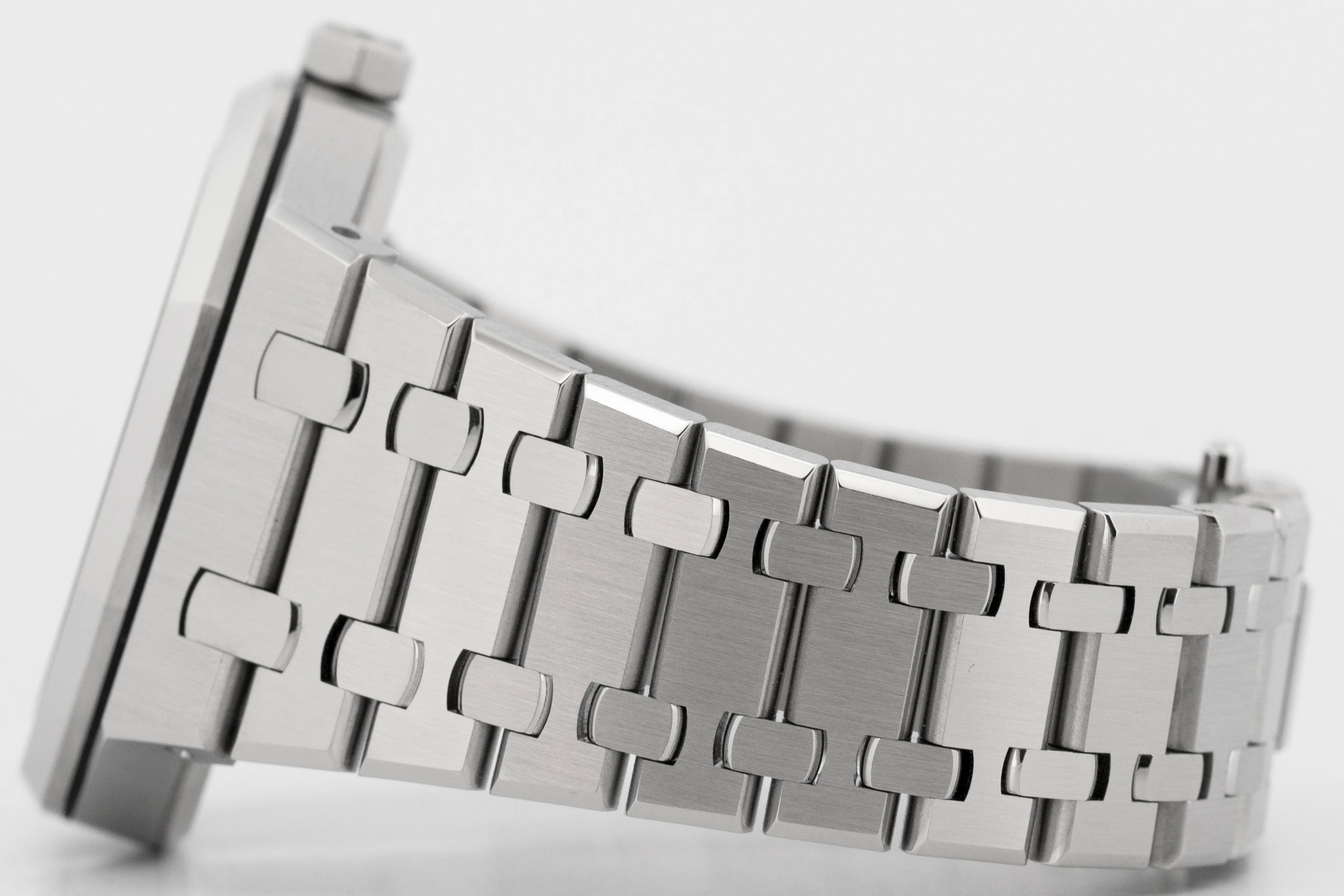 Audemars Piguet Royal Oak White Stainless Steel 41mm Watch 15400ST.OO.1220ST.02 - Image 6