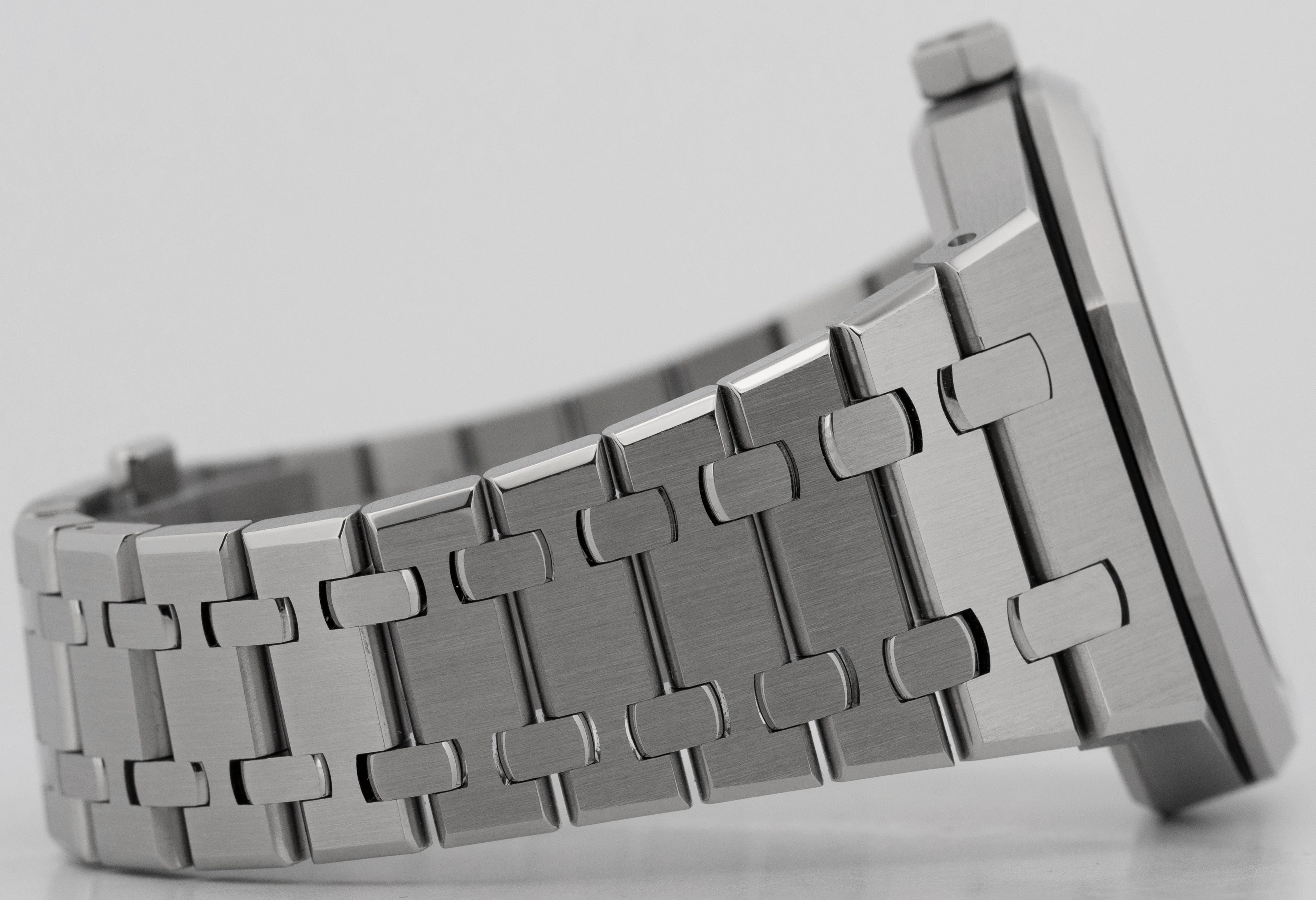 Audemars Piguet Royal Oak White Stainless Steel 41mm Watch 15400ST.OO.1220ST.02 - Image 7