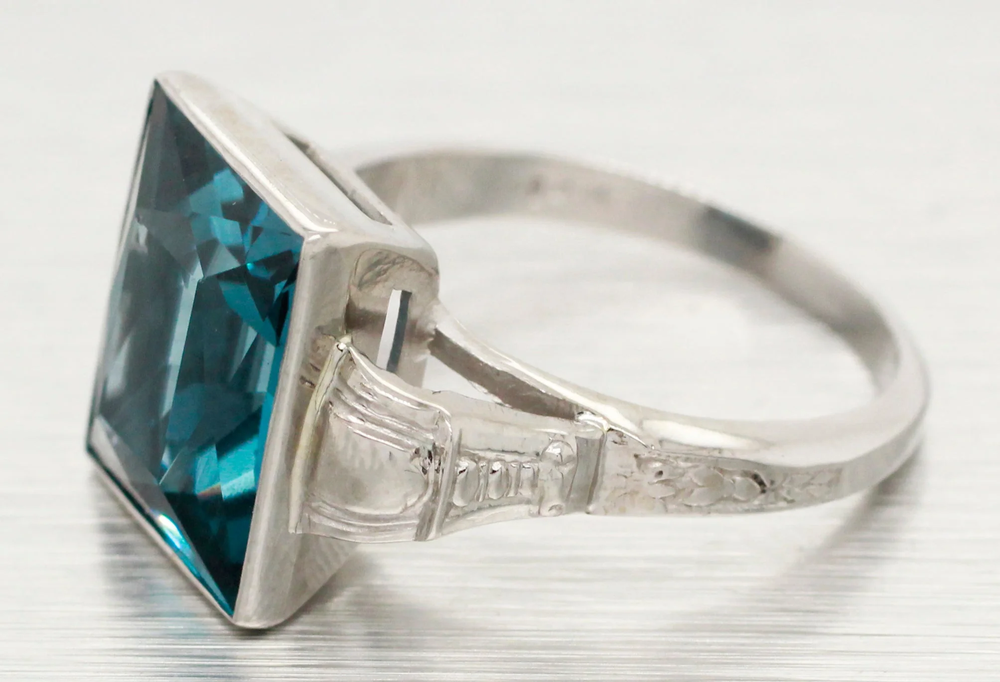 Vintage 4.5ct Blue Quartz Solitaire Cocktail Ring - 14k White Gold - Size 6 - Image 2
