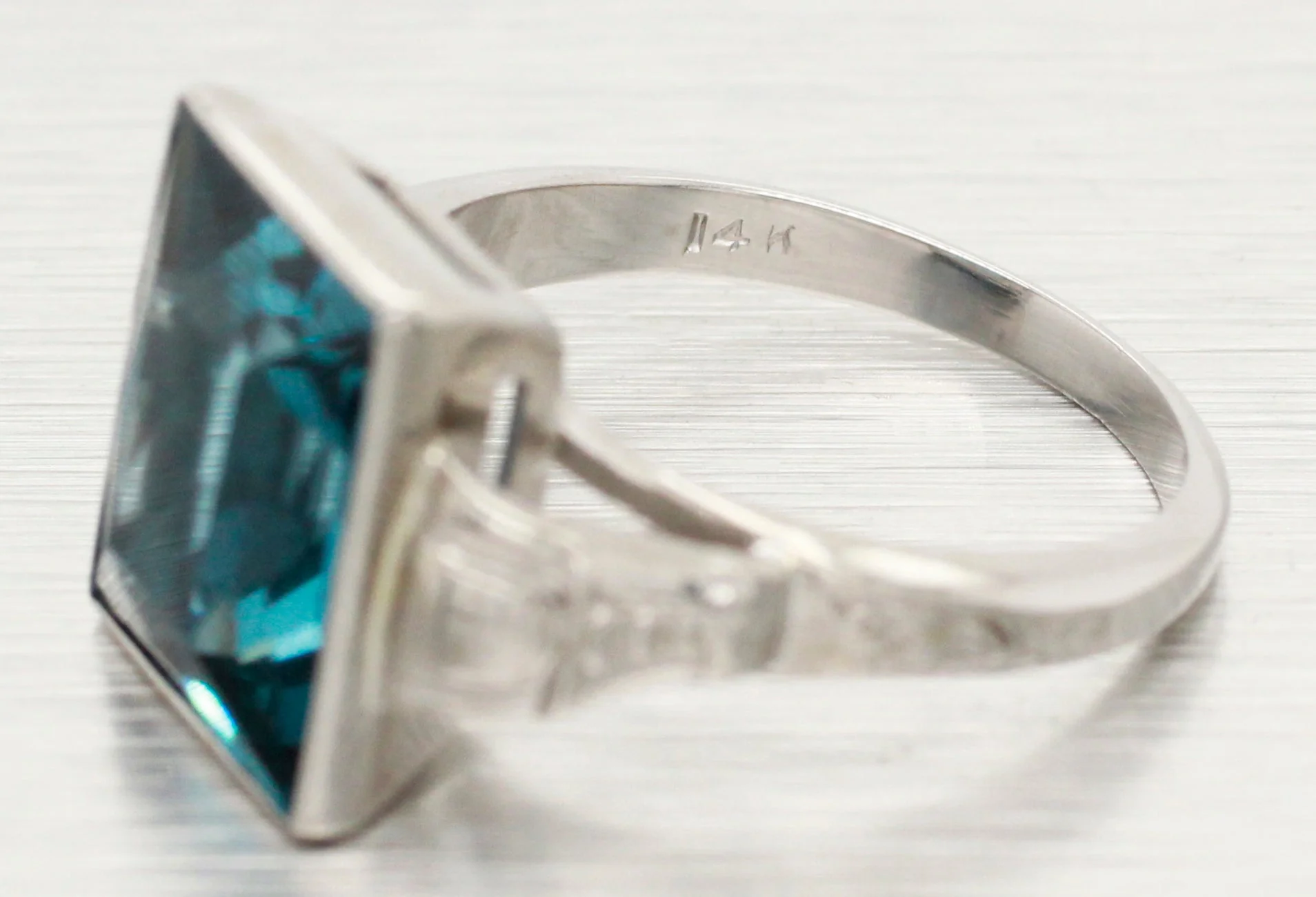 Vintage 4.5ct Blue Quartz Solitaire Cocktail Ring - 14k White Gold - Size 6 - Image 3