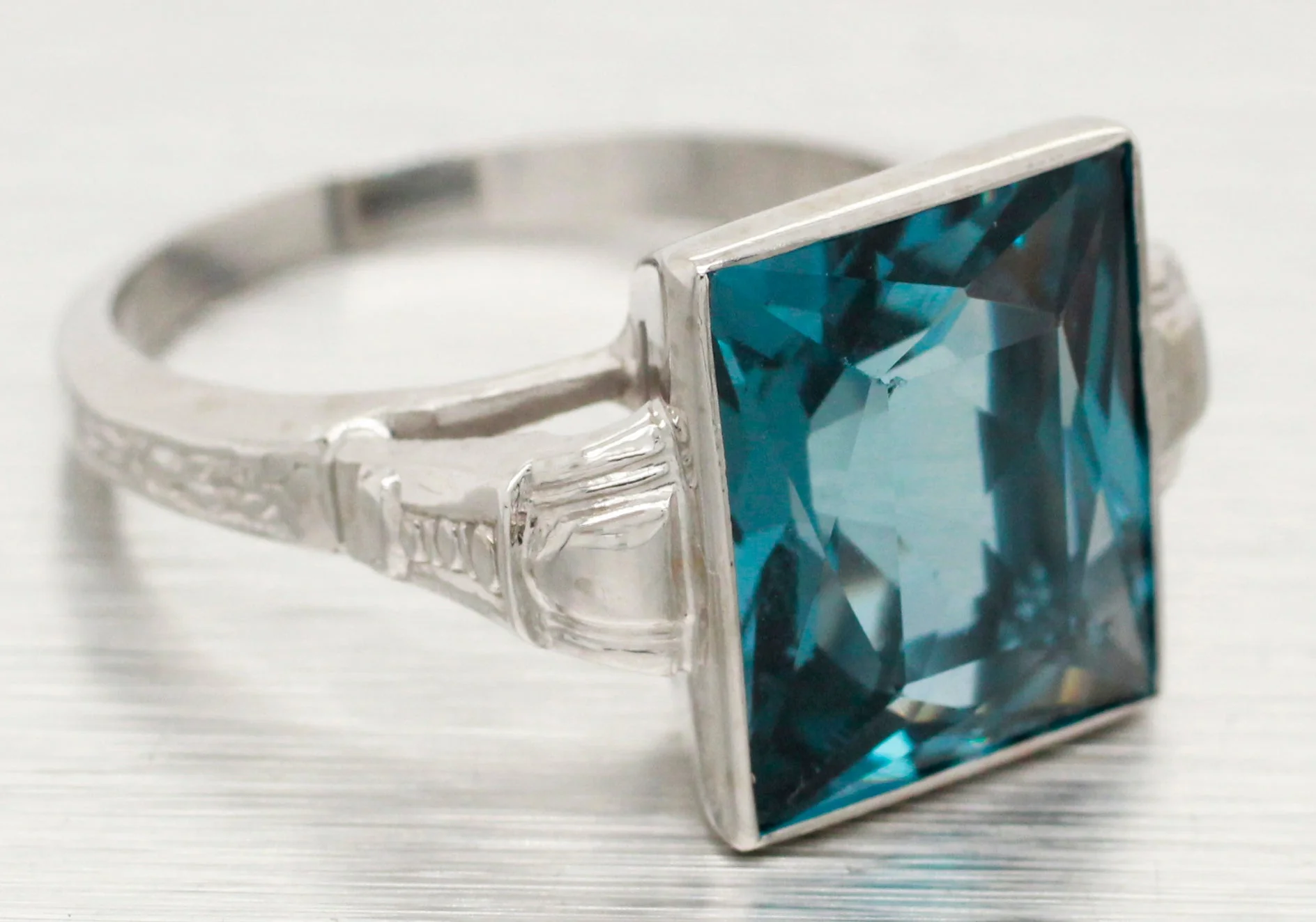 Vintage 4.5ct Blue Quartz Solitaire Cocktail Ring - 14k White Gold - Size 6 - Image 4