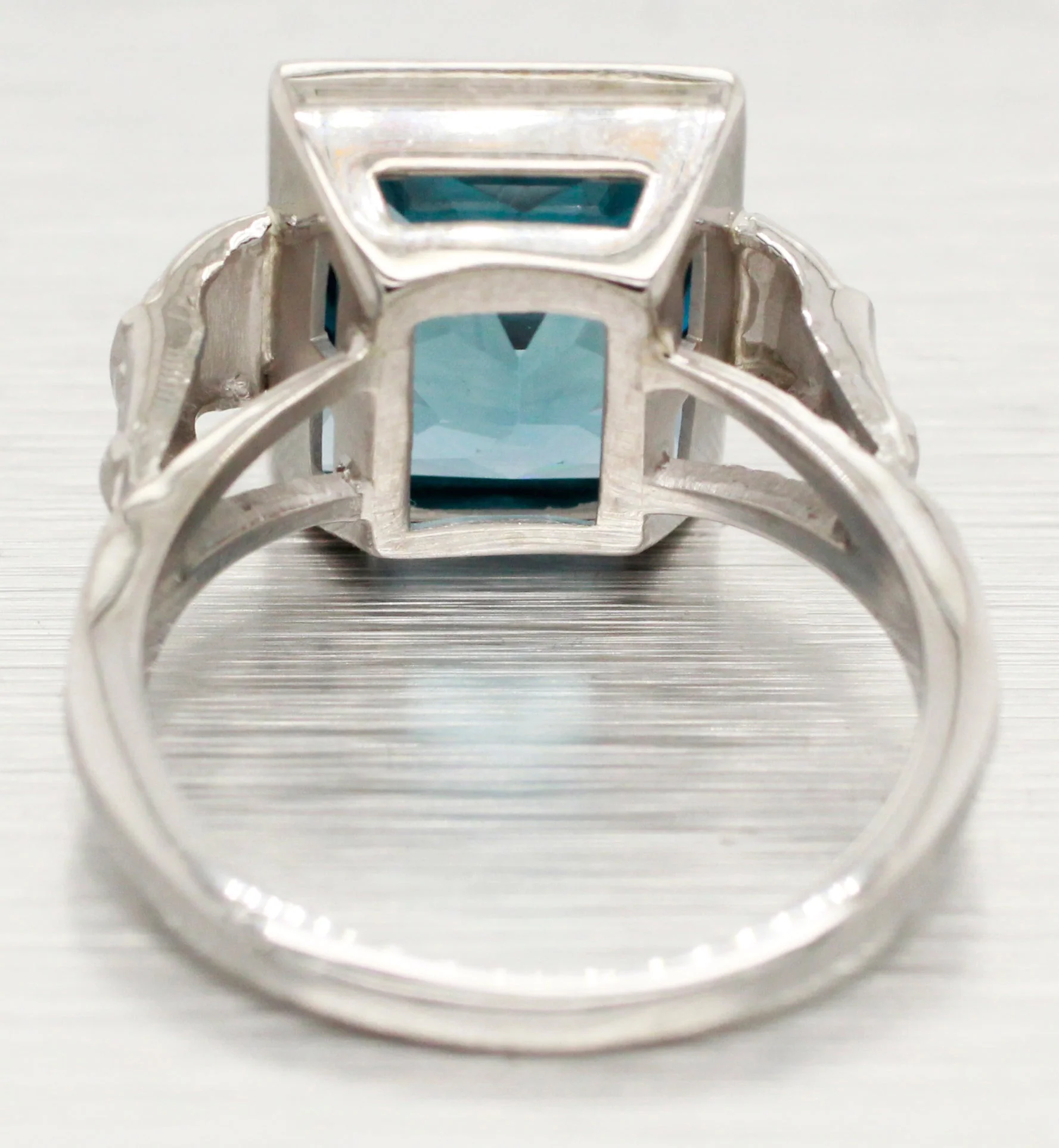 Vintage 4.5ct Blue Quartz Solitaire Cocktail Ring - 14k White Gold - Size 6 - Image 5