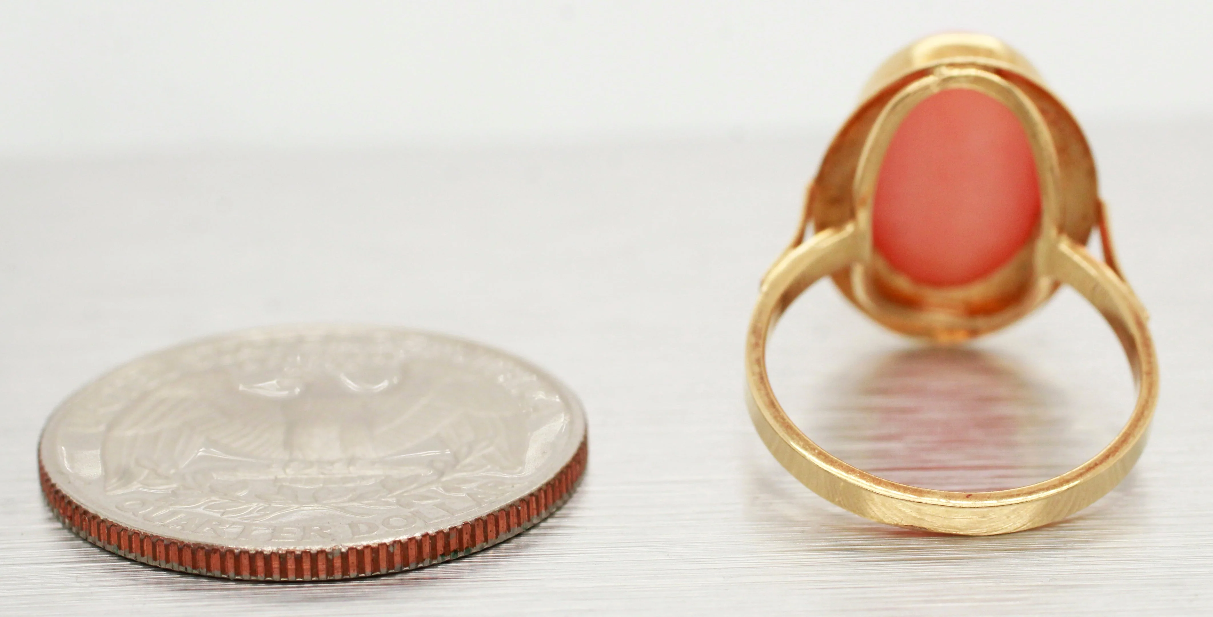 Vintage Angel Skin Coral Oval Cocktail Ring - 18k Yellow Gold - Size 5.75 - Image 6