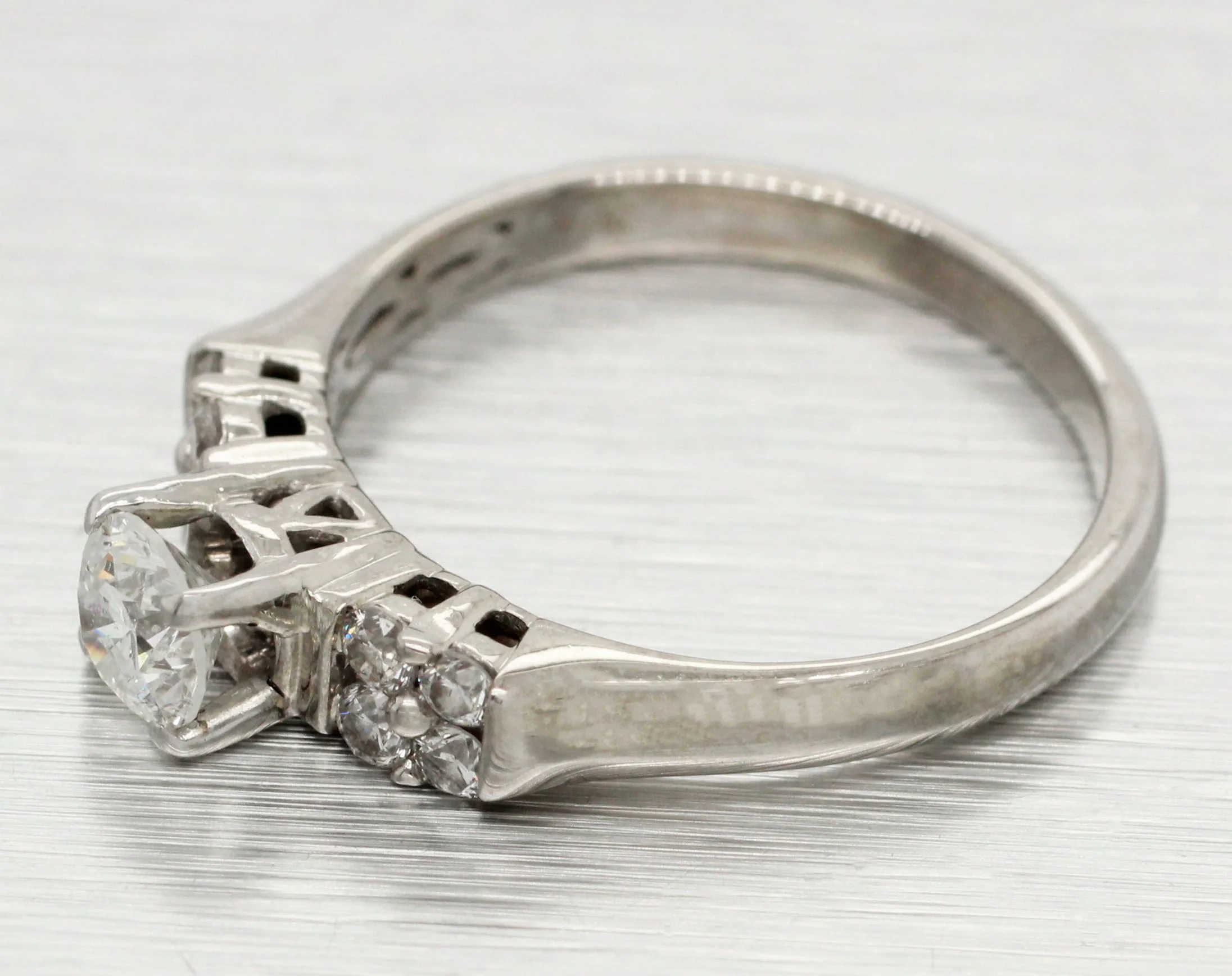 Vintage 0.40ct Diamond Engagement Ring with 0.20ctw Accents - 14k White Gold - Image 2