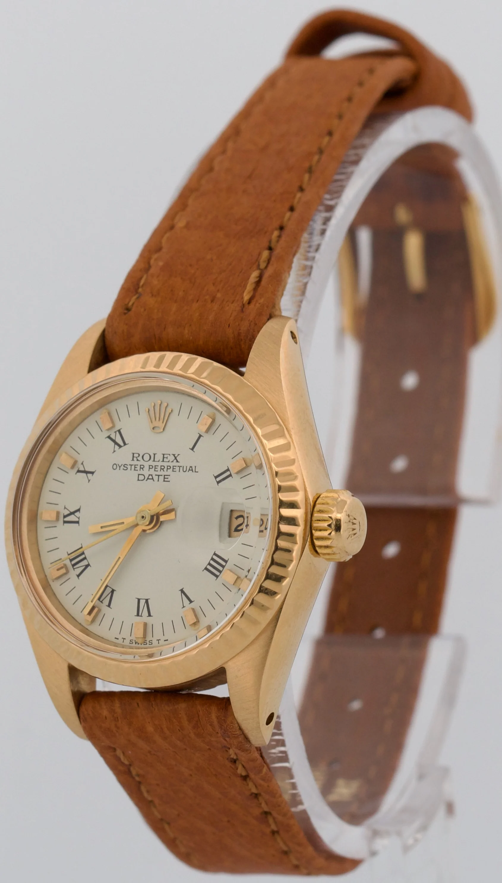 Ladies Rolex DateJust 26mm WHITE ROMAN 18K Yellow Gold Fluted Leather 6917 Watch - Image 4