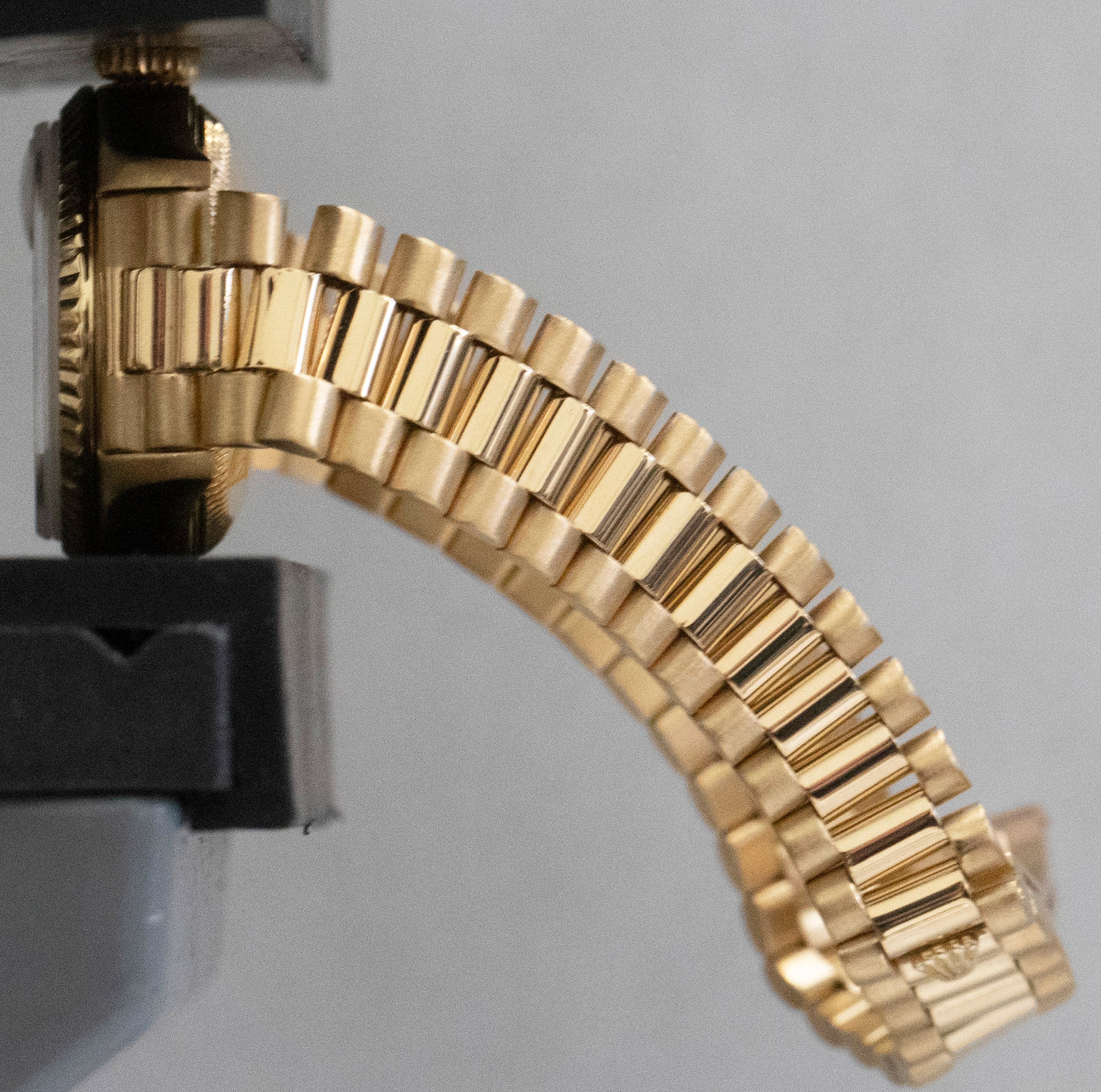 Ladies Rolex DateJust President 26mm Mother of Pearl 18K Yellow Gold 69178 Watch - Image 9