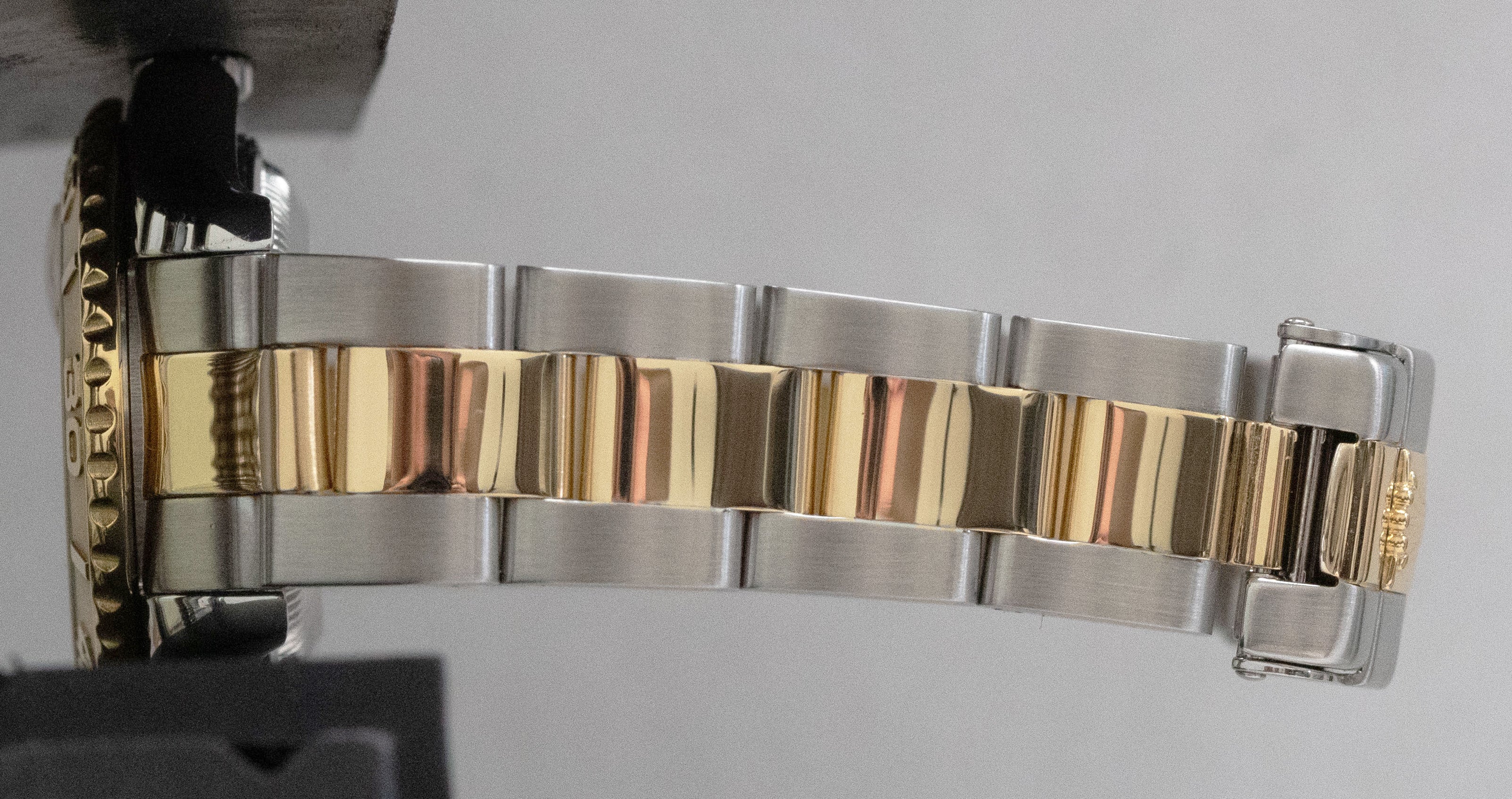 Ladies Rolex Yacht-Master 29mm 69623 White 18K Yellow Gold Steel Date Dive Watch - Image 10