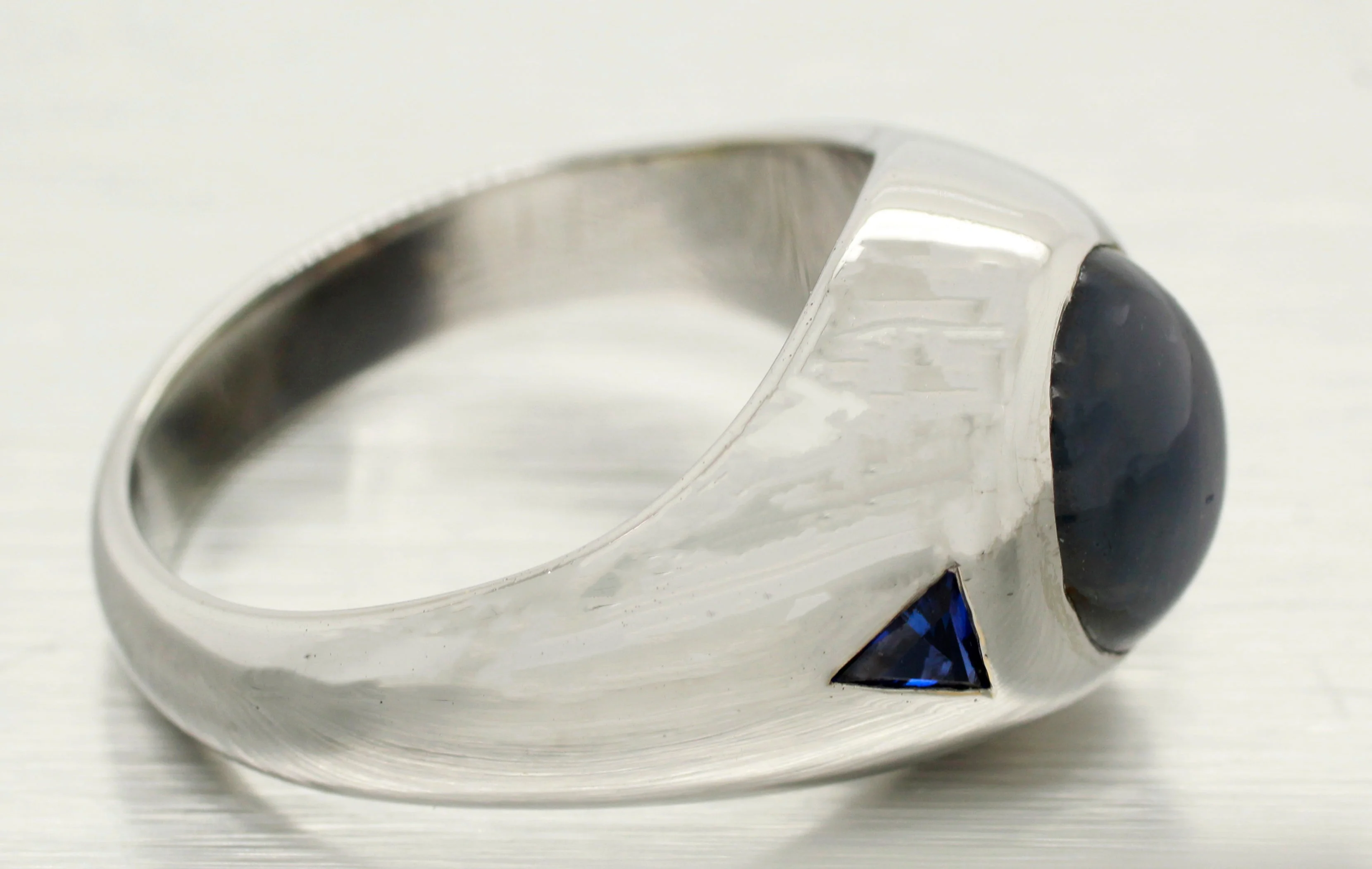 Men's Modern 7ct Blue Star Sapphire Band Ring  - 18k White Gold | Size 10.5 - Image 3