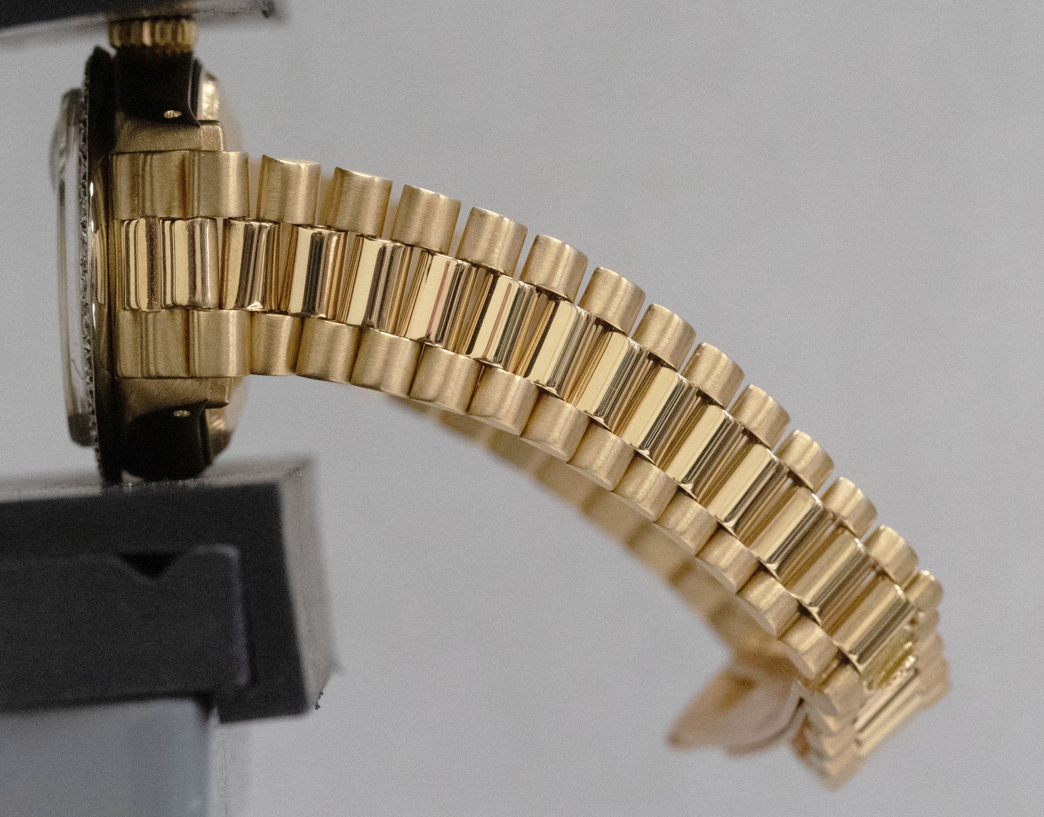 Rolex DateJust President 26mm DIAMOND BEZEL Champagne 18K Yellow Gold 6917 Watch - Image 9