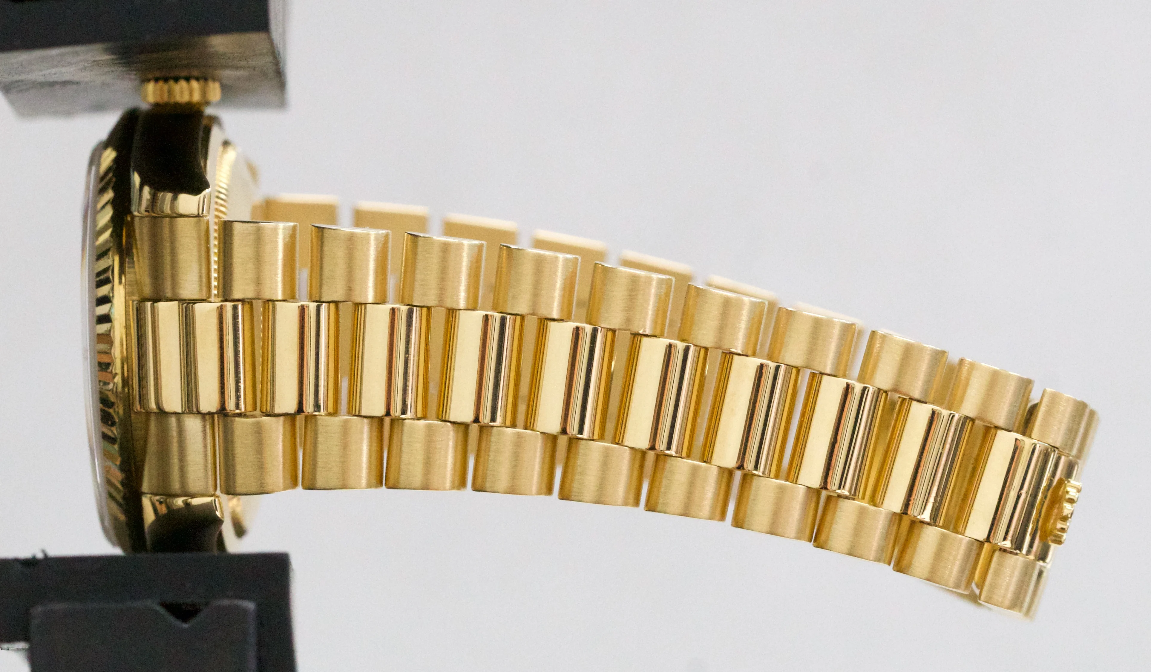 Rolex Day-Date President CHAMPAGNE 18K Yellow Gold Fluted 36mm 118238 Watch - Image 9