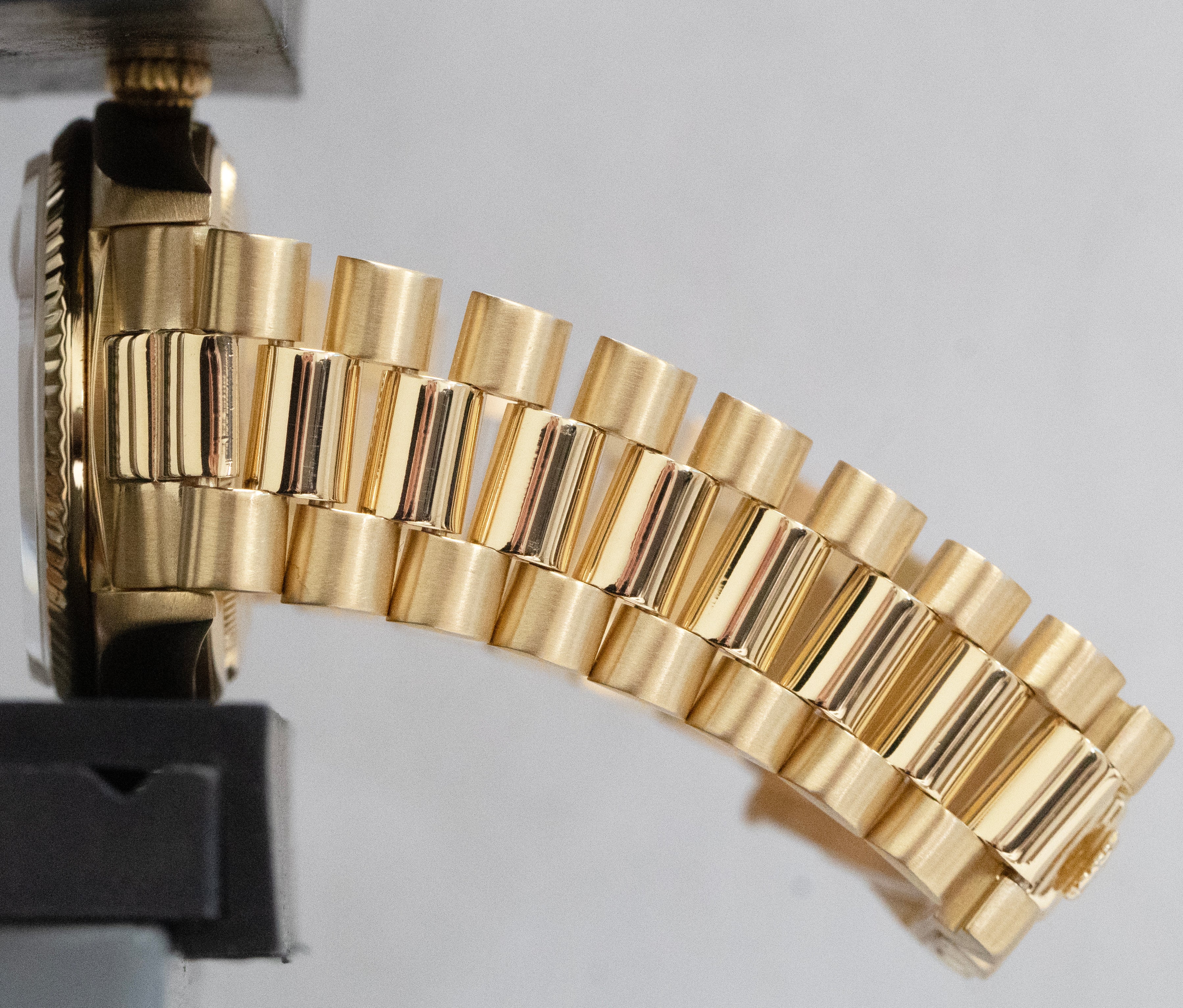 Rolex Day-Date President MOTHER OF PEARL Diamond 36mm 18K Gold Fluted 18048 - Image 8