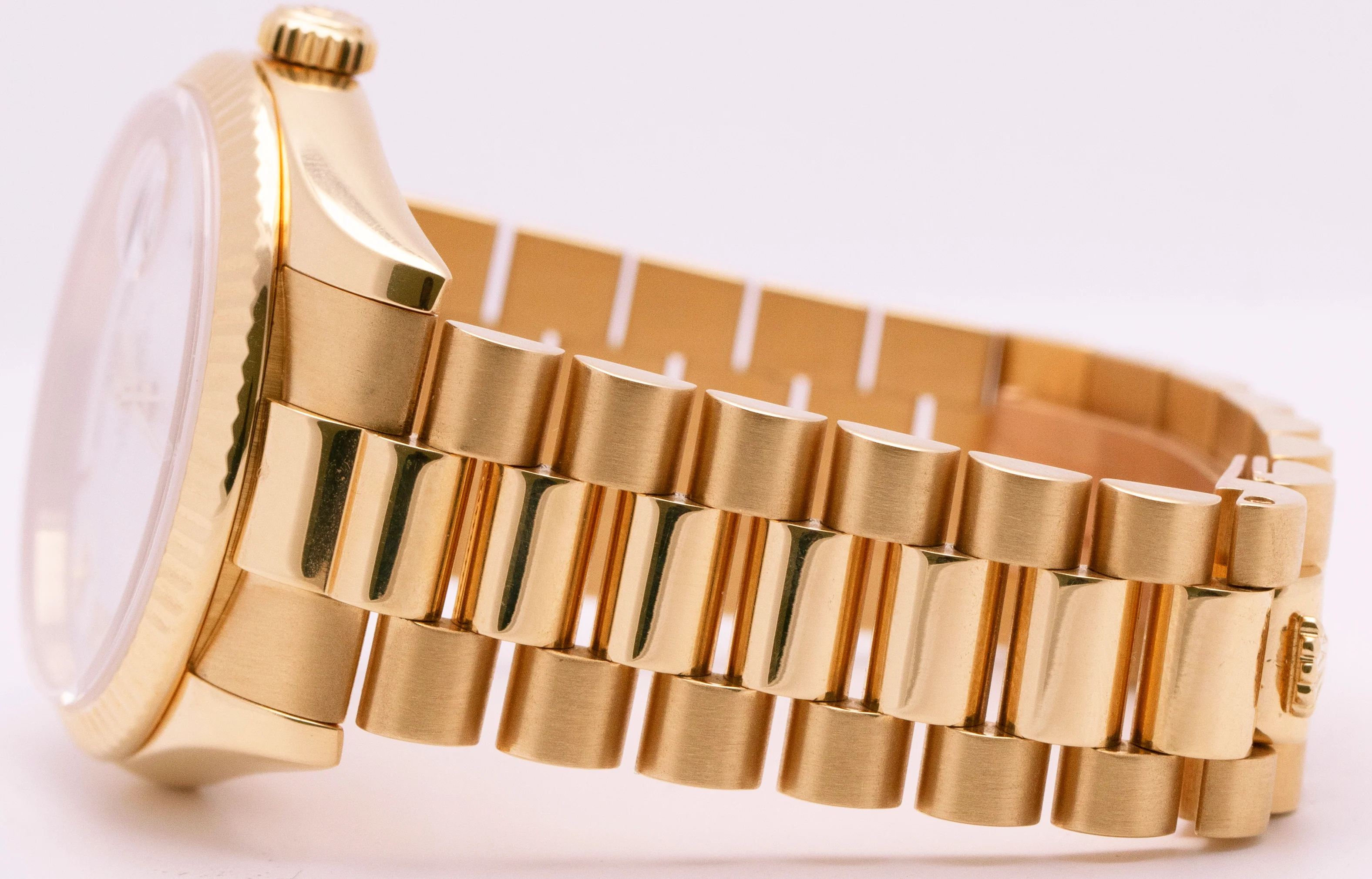 Rolex Day-Date President White 18K Yellow Gold Roman Fluted 36mm 118238 Watch - Image 7