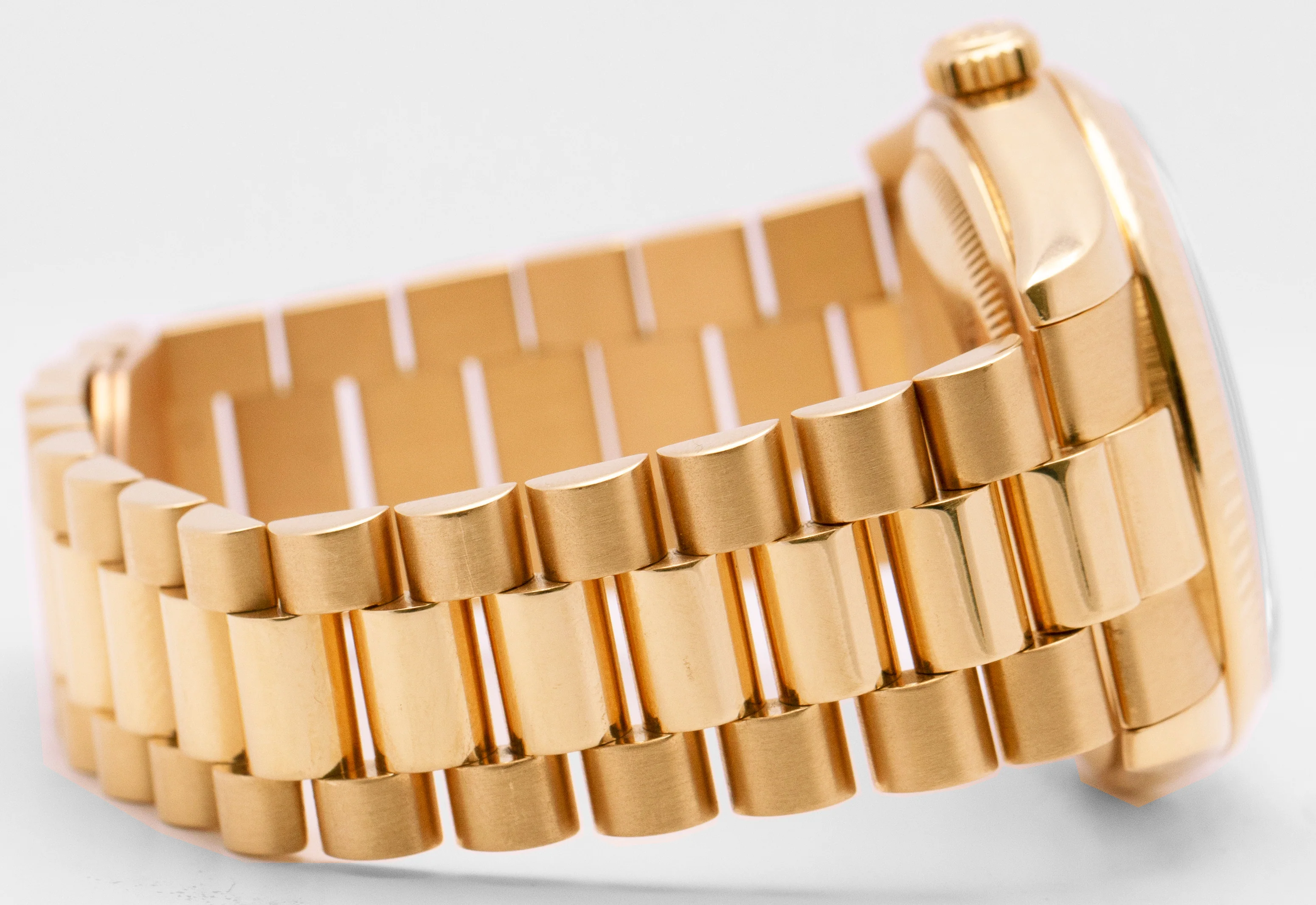 Rolex Day-Date President White 18K Yellow Gold Roman Fluted 36mm 118238 Watch - Image 8