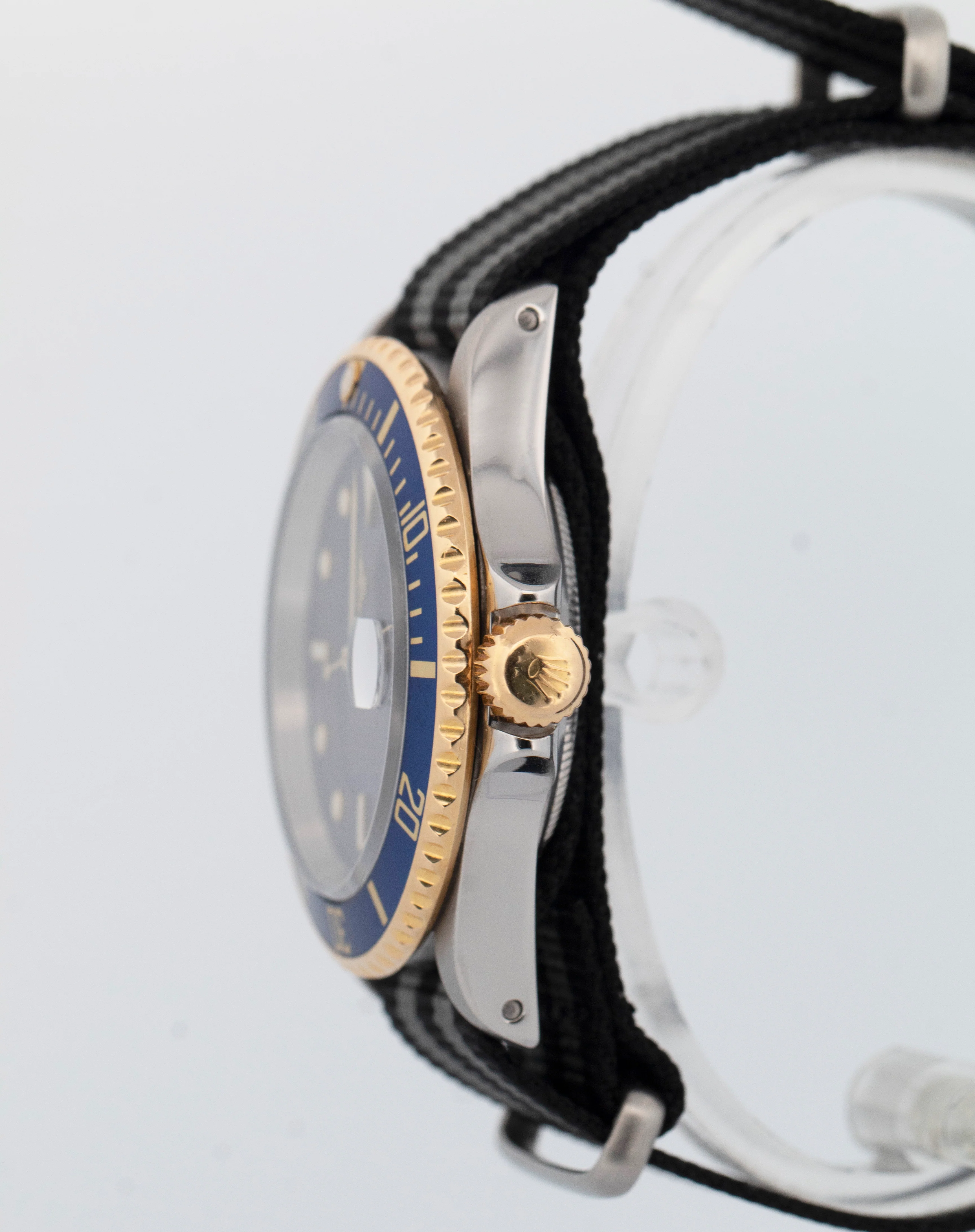 Rolex Submariner Date 40mm BLUE Two-Tone 18K Gold Stainless Steel 16613 Watch - Image 3