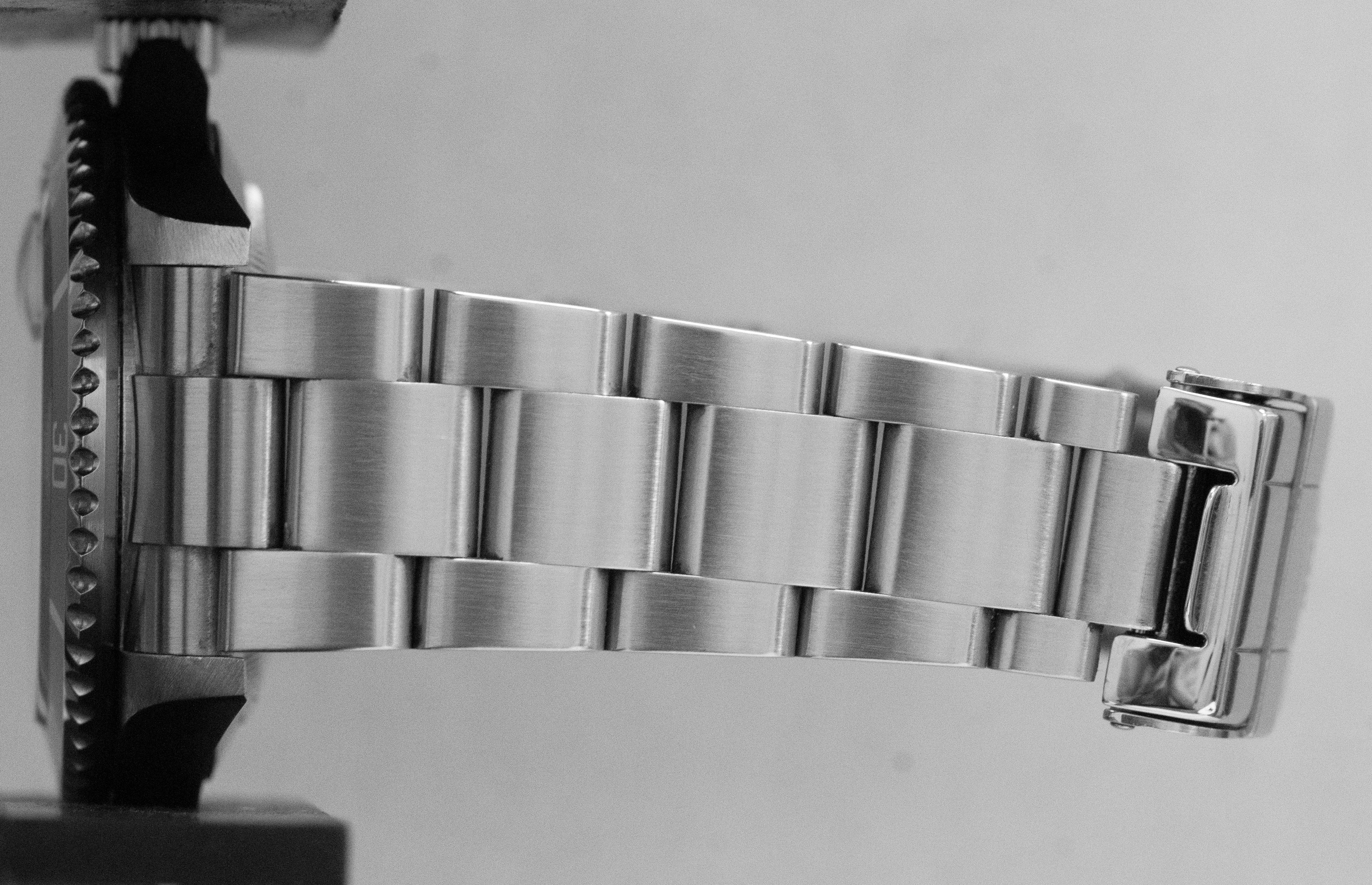 Rolex Submariner Date RANDOM SERIAL REHAUT Black Steel 40mm Oyster Watch 16610 - Image 10