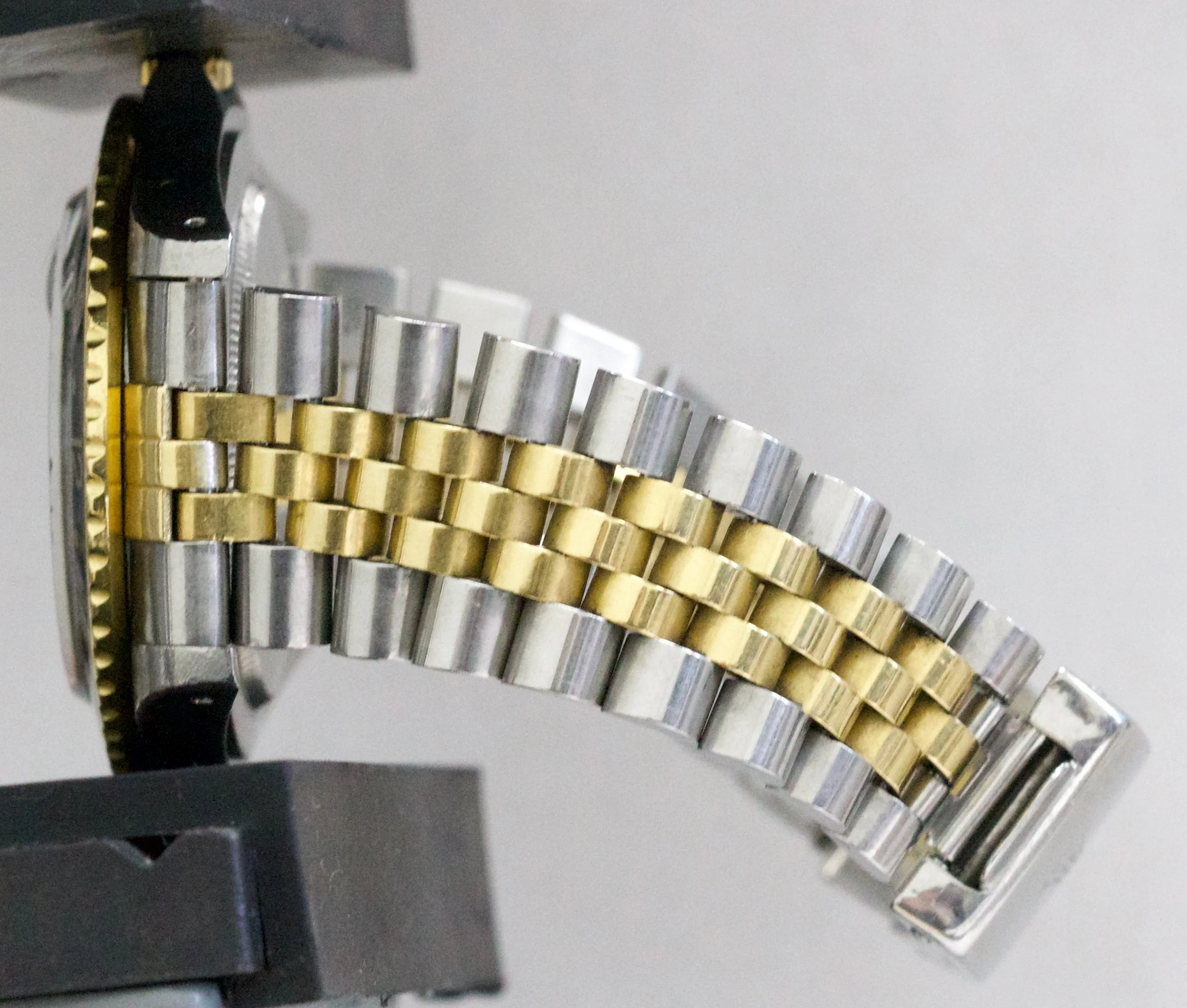 UNPOLISHED Rolex GMT-Master Black 40mm Two Tone 18K Yellow Gold JUBILEE 16753 - Image 6