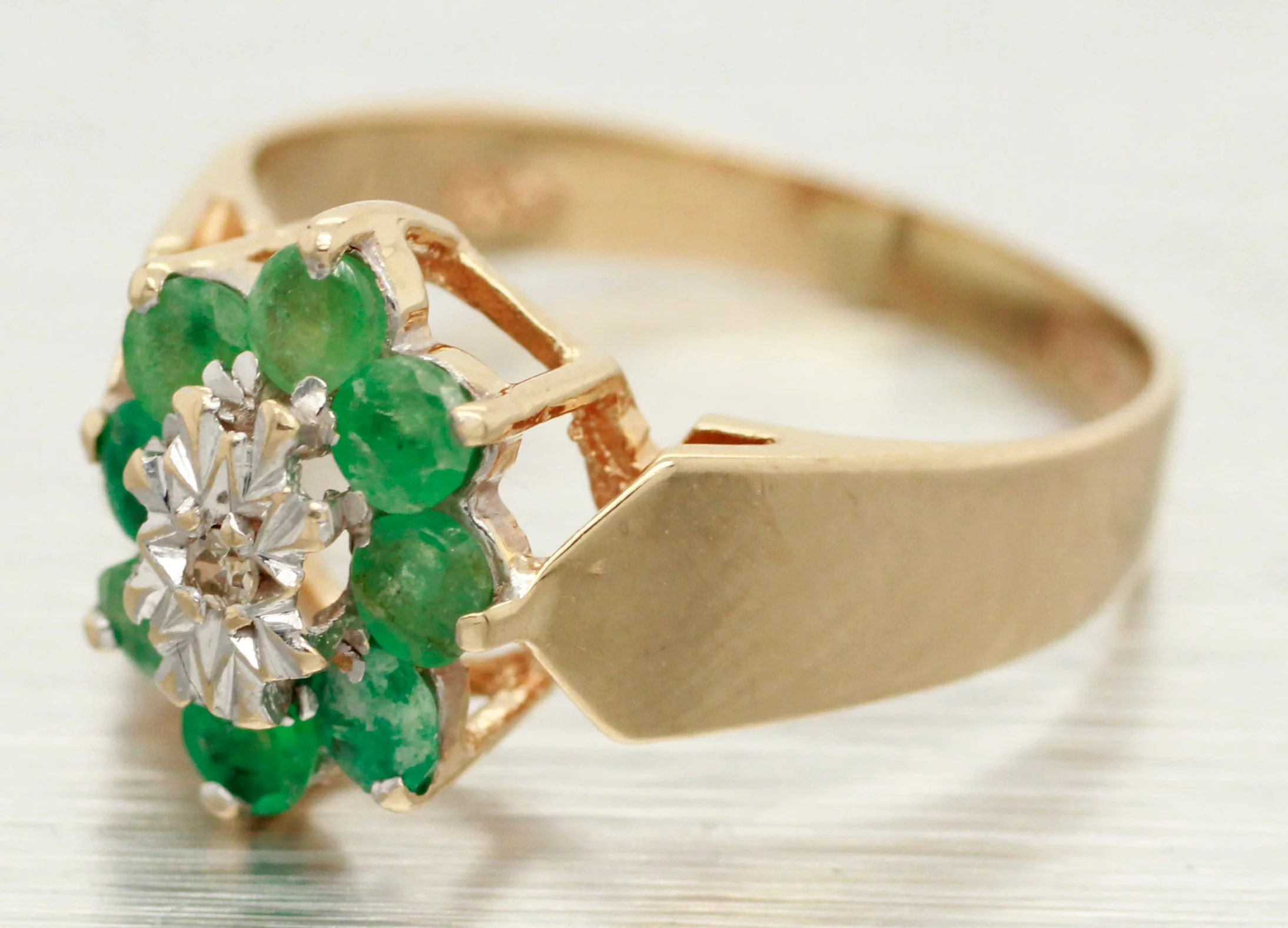 Vintage 0.80ctw Cluster Diamond & Emerald Ring - 14k Yellow Gold Band - Size 7 - Image 4