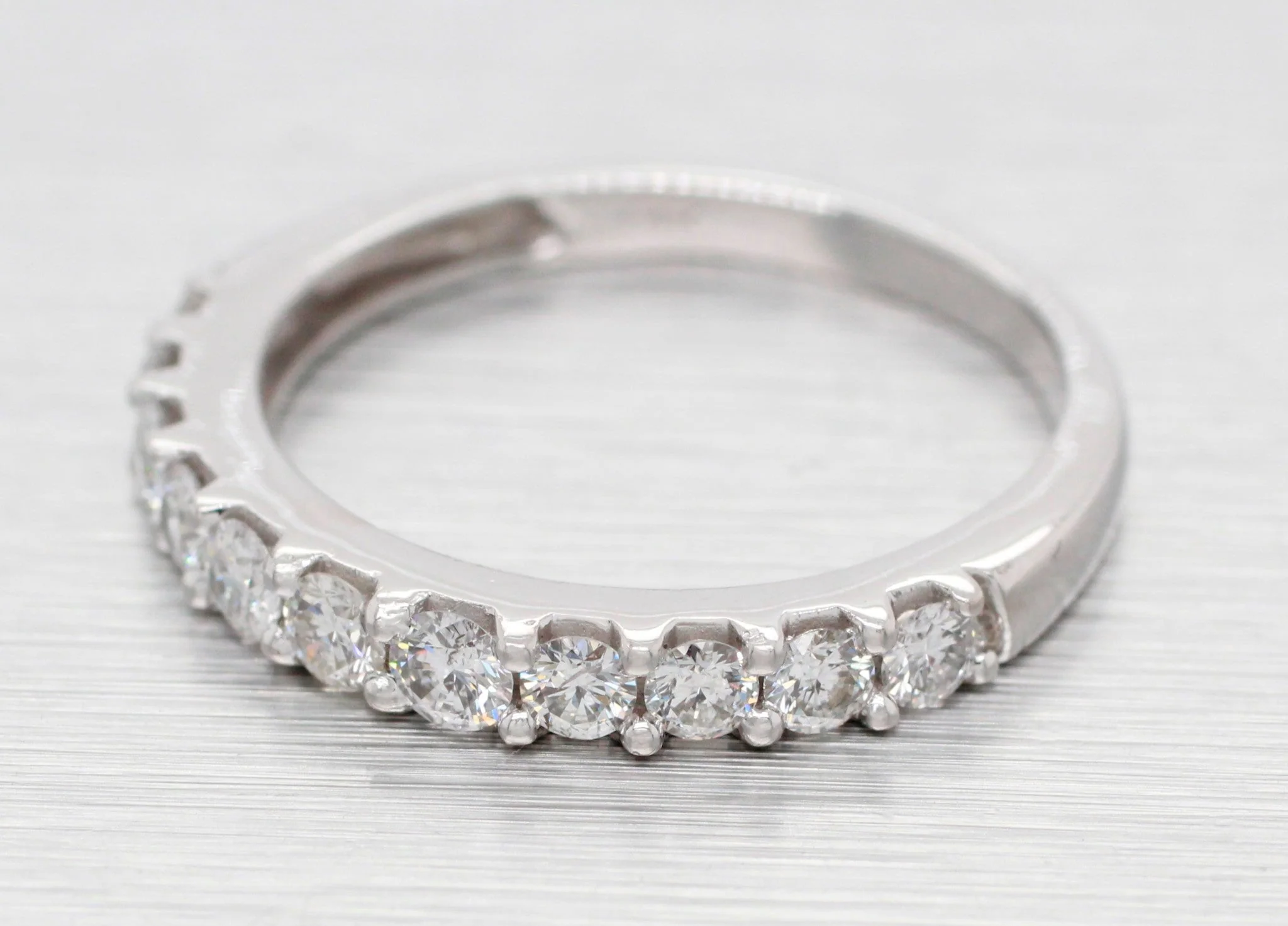 Vintage 0.88ctw Round Diamond Wedding Band Ring - 14k White Gold - Image 2