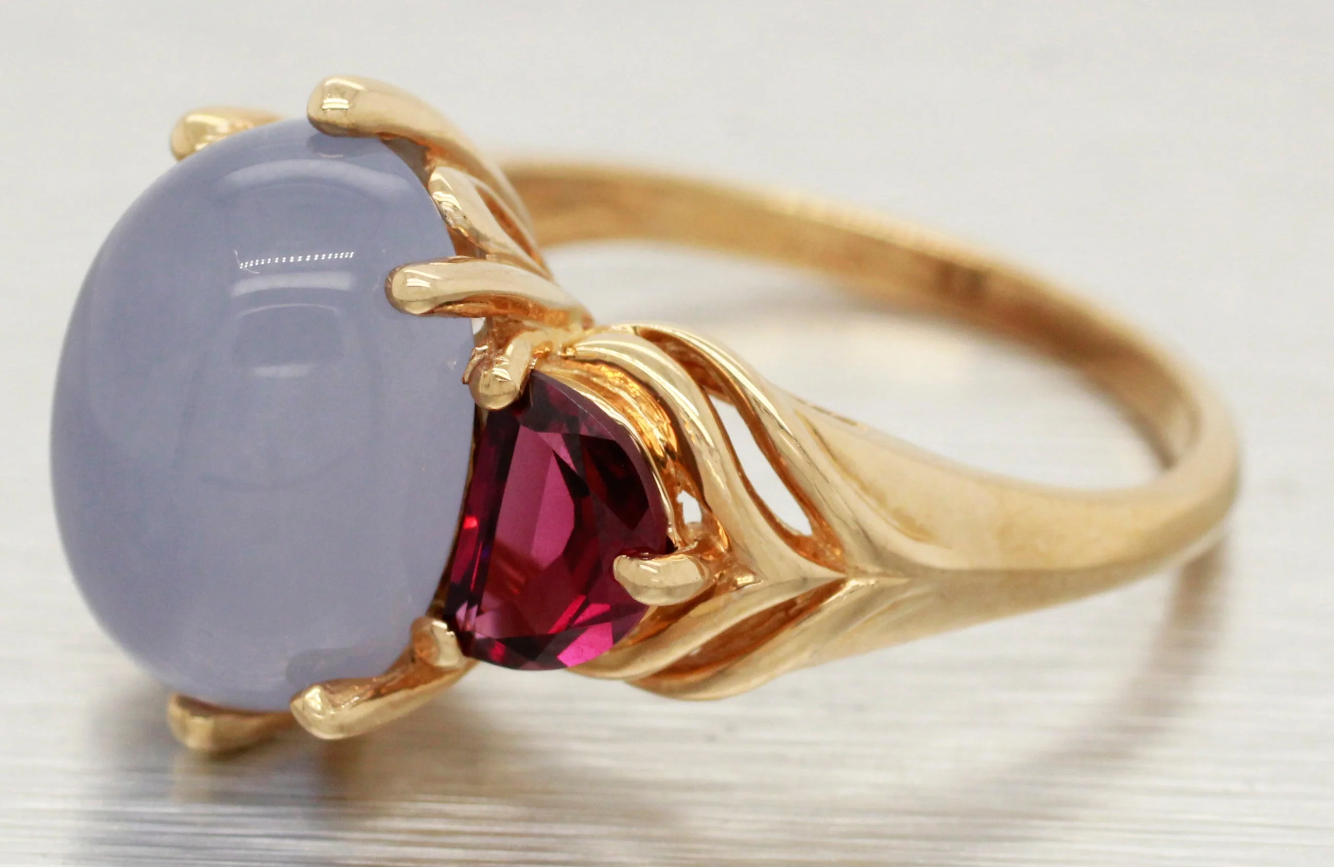 Vintage Light Cabochon Amethyst Cocktail Ring - Garnet Accents - 14k Yellow Gold - Image 2
